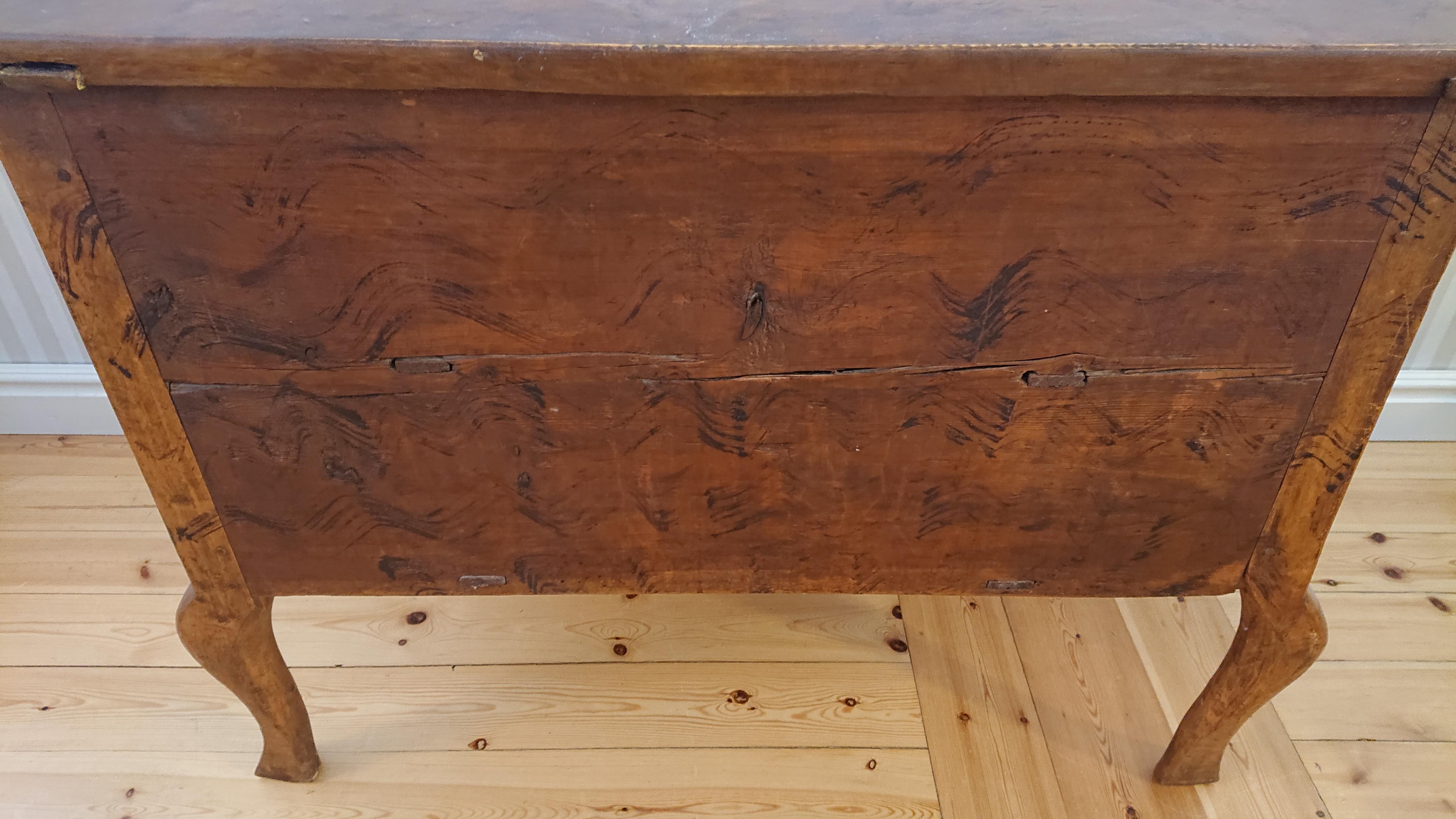 18th Century Swedish Country Rococo Chest of Drawers with Originalpaint 14