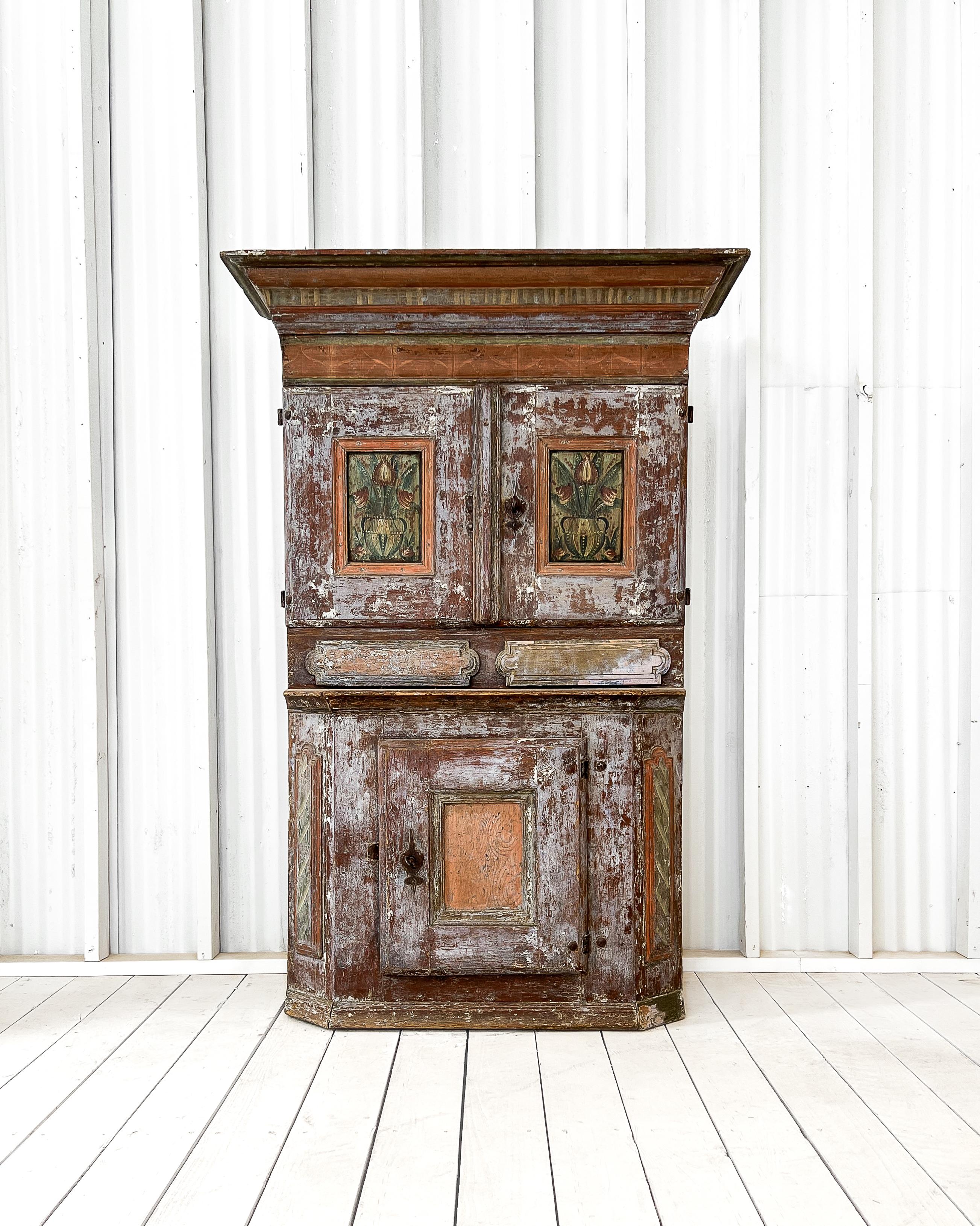 Stunning, one-of-a-kind Swedish crown cupboard found in Dalarna, Sweden dating to 1790. A very difficult-to-find and wonderful collectible piece, the cupboard is in its original condition. Featuring lovely hand-painted panels with traditional