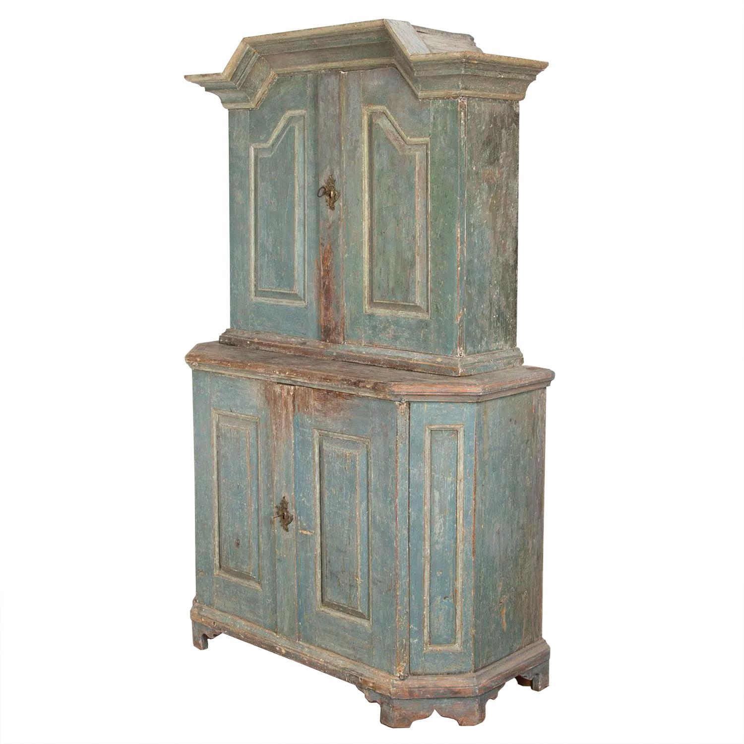 18th Century Swedish Cupboard with Original Paint In Good Condition In Tetbury, Gloucestershire