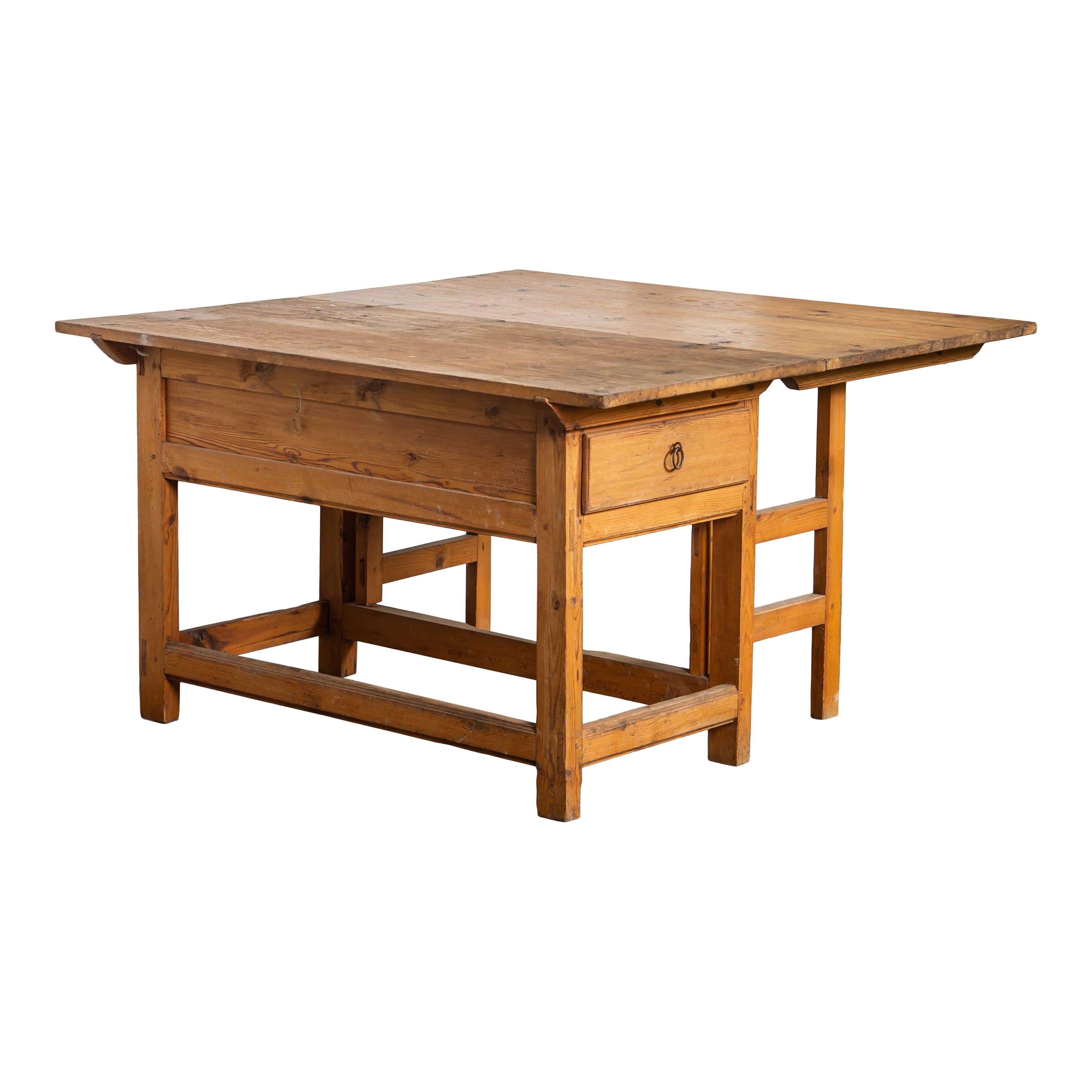 18th Century Swedish Drop Leaf Table In Good Condition For Sale In Fullerton, CA