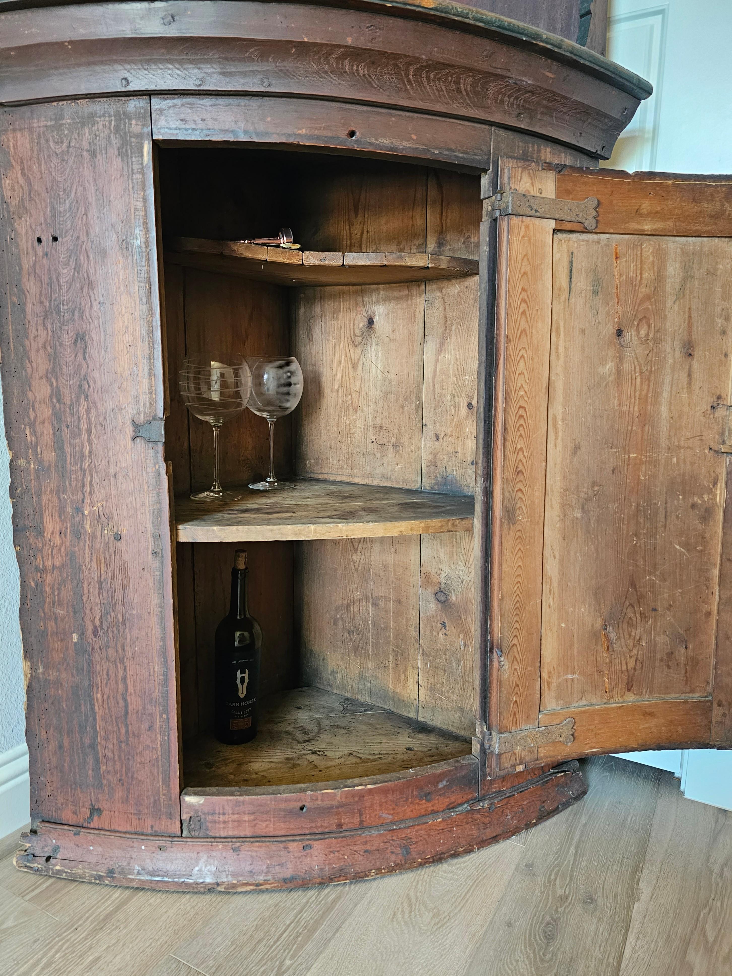 18th Century Swedish Farmhouse Painted Pine Corner Cabinet  For Sale 3