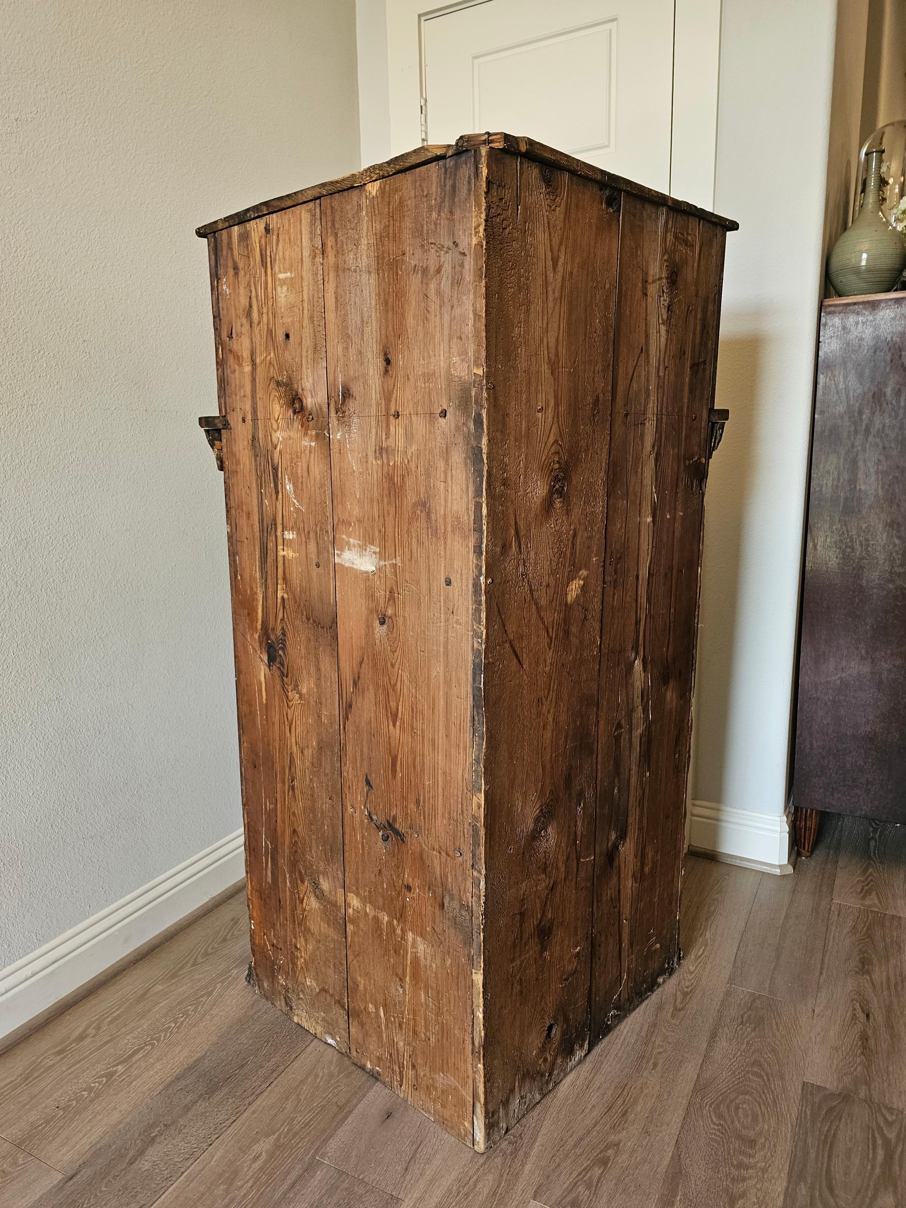 18th Century Swedish Farmhouse Painted Pine Corner Cabinet  For Sale 9