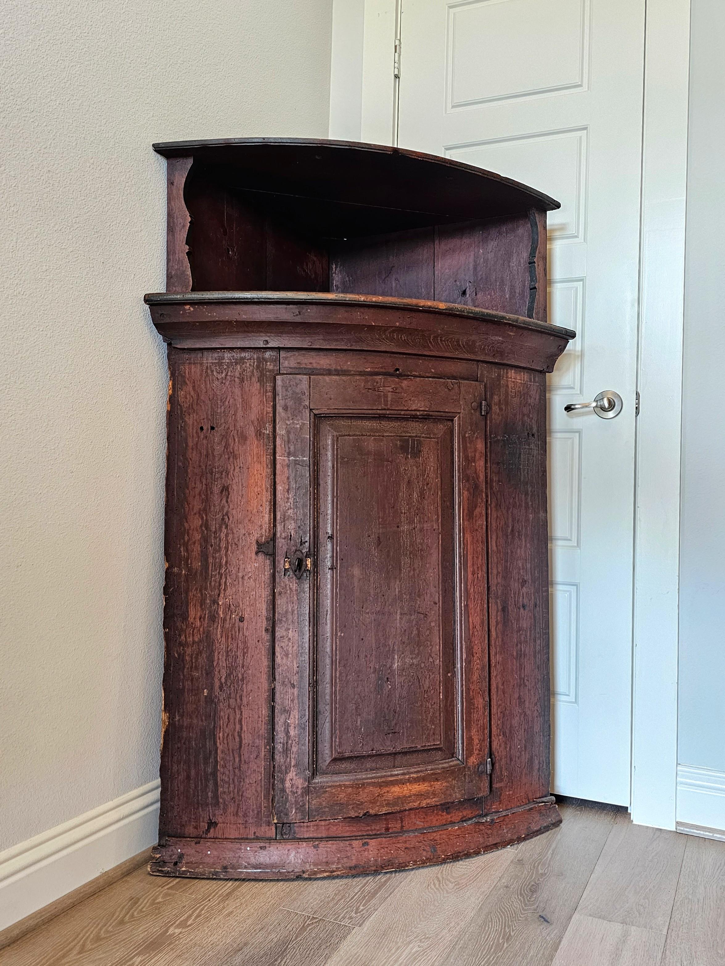 18th Century Swedish Farmhouse Painted Pine Corner Cabinet  In Fair Condition For Sale In Forney, TX