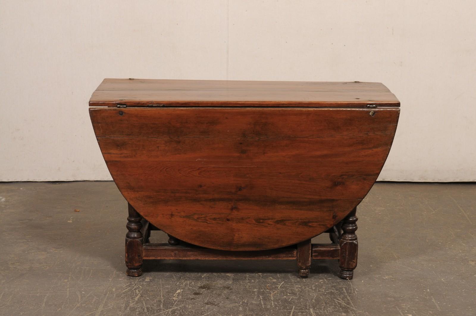 Table en bois de sapin suédois du XVIIIe siècle à double abattant et à pieds de grilles en vente 6