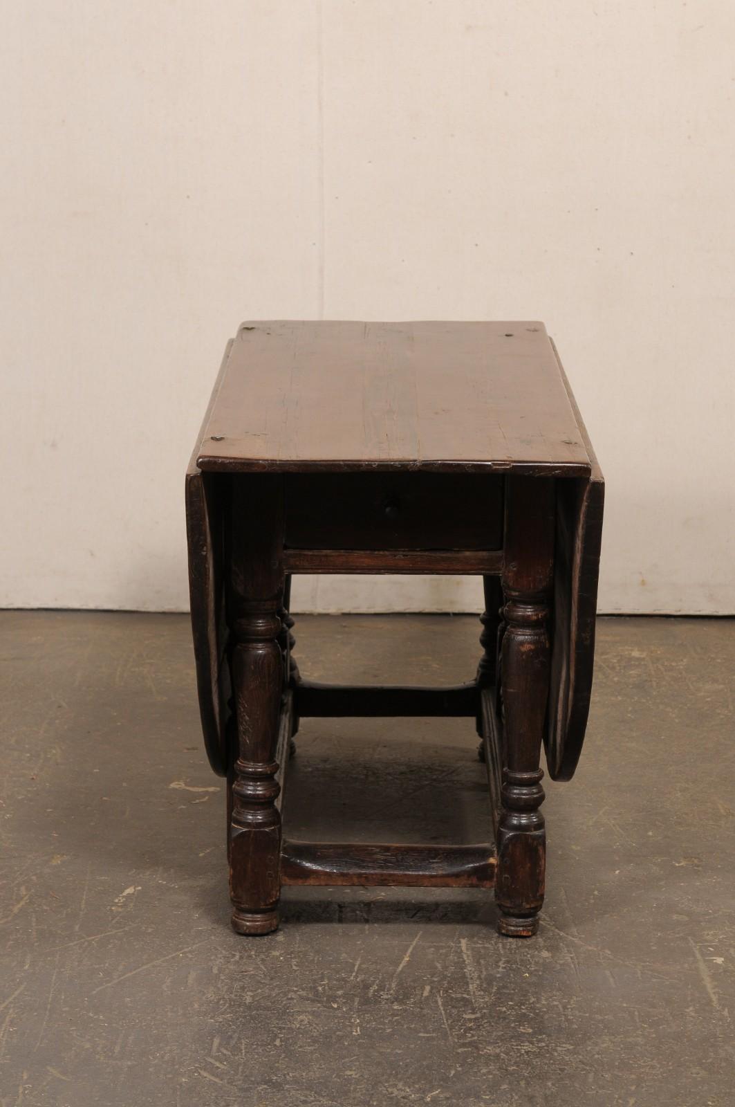 Table en bois de sapin suédois du XVIIIe siècle à double abattant et à pieds de grilles en vente 8