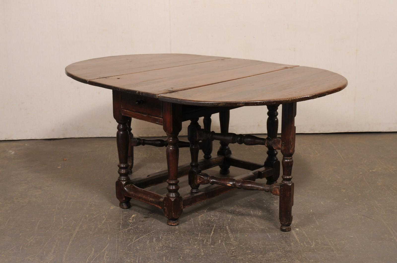 Table en bois de sapin suédois du XVIIIe siècle à double abattant et à pieds de grilles en vente 2