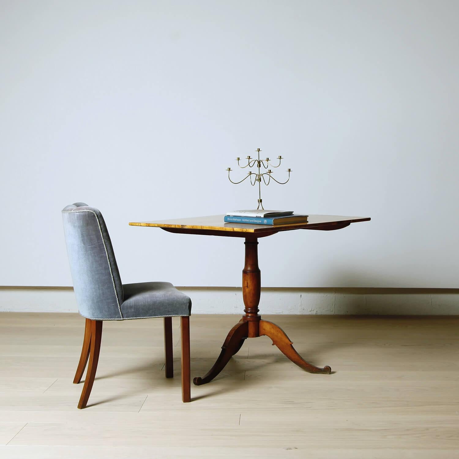 Gustavian 18th Century Swedish Flame Birch Tilt-Top Table For Sale