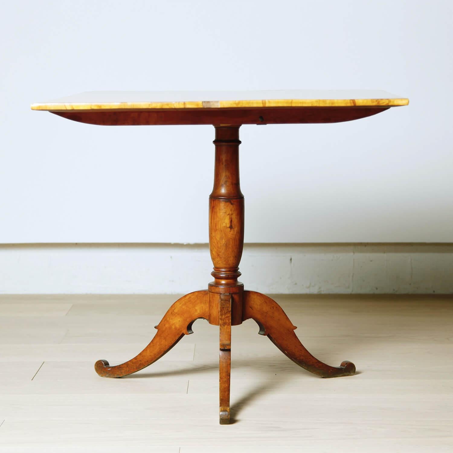 Veneer 18th Century Swedish Flame Birch Tilt-Top Table For Sale