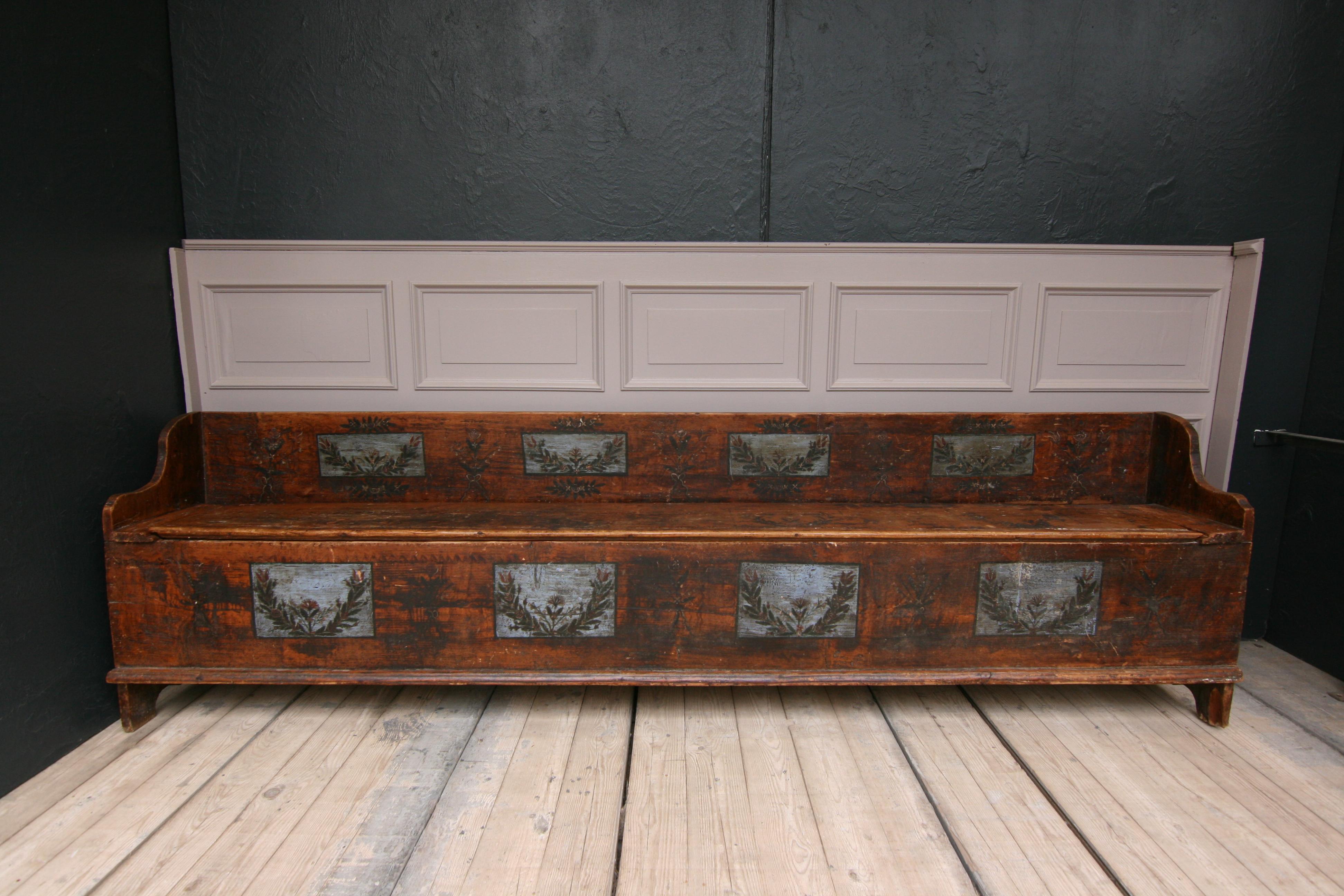 Rare original old (chest) bench from the 18th century from Dalarna in Sweden. Made from pine wood in original painting.

Dimensions: 
80,5 cm high / 31.69 inch high, 
287 cm long / 113 inch wide, 
42 cm deep / 16.54 inch deep,
Seat height:
