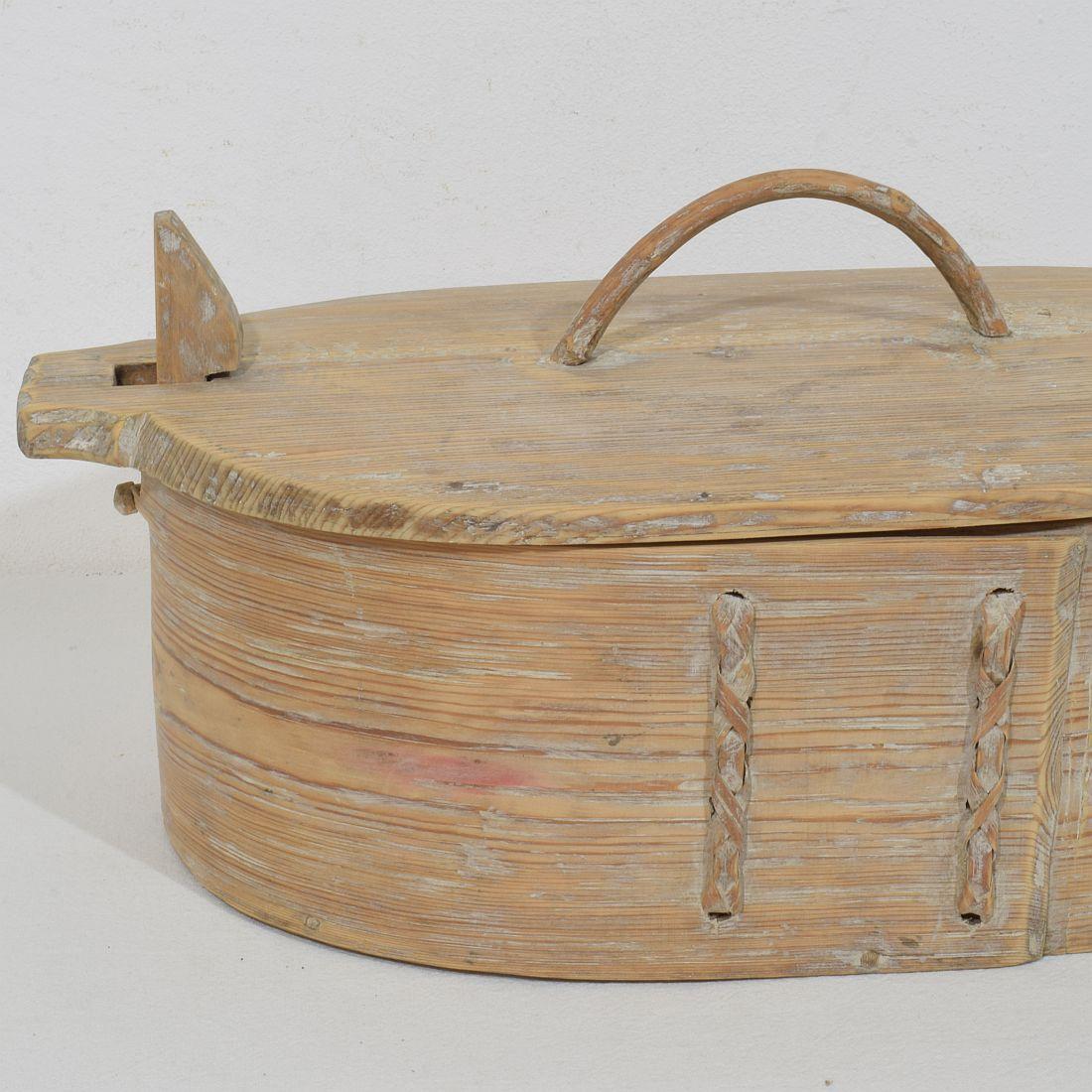 18th Century Swedish Folk Art Bentwood Box For Sale 5