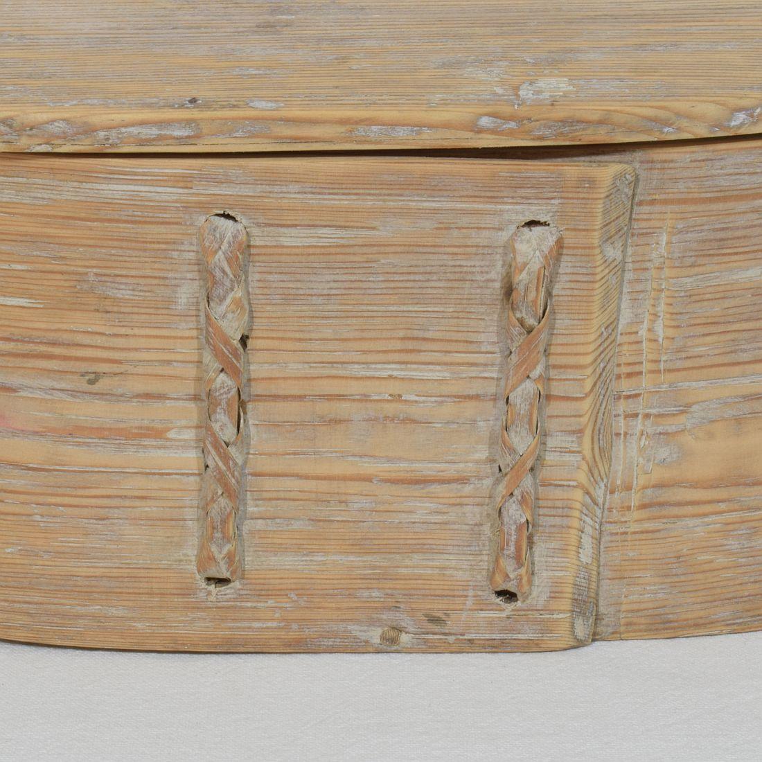 Boîte d'art populaire suédois du 18ème siècle en bois courbé en vente 6
