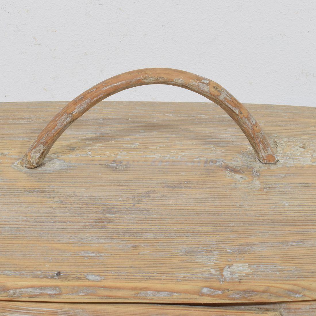 Boîte d'art populaire suédois du 18ème siècle en bois courbé en vente 8