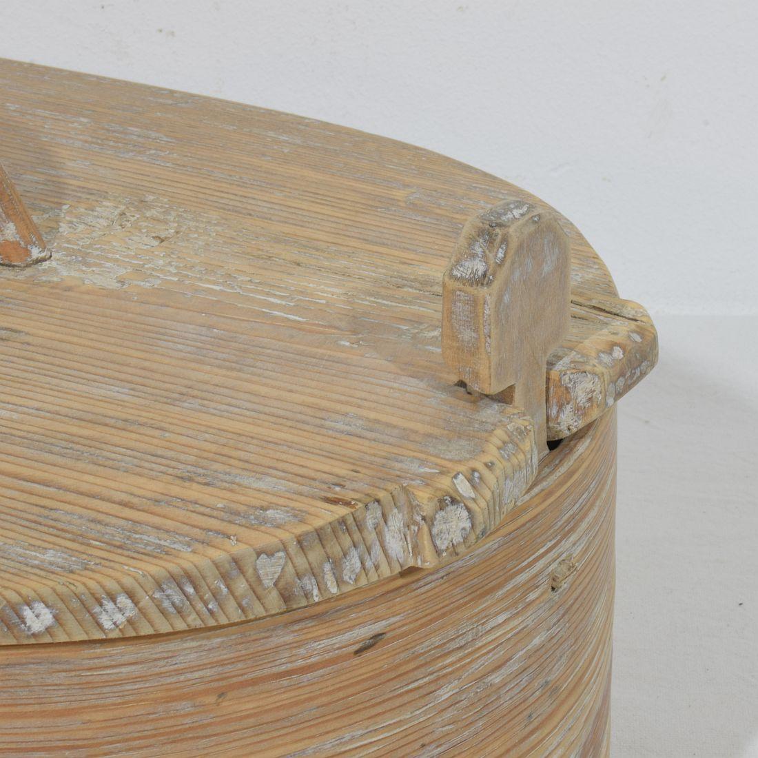 Boîte d'art populaire suédois du 18ème siècle en bois courbé en vente 9