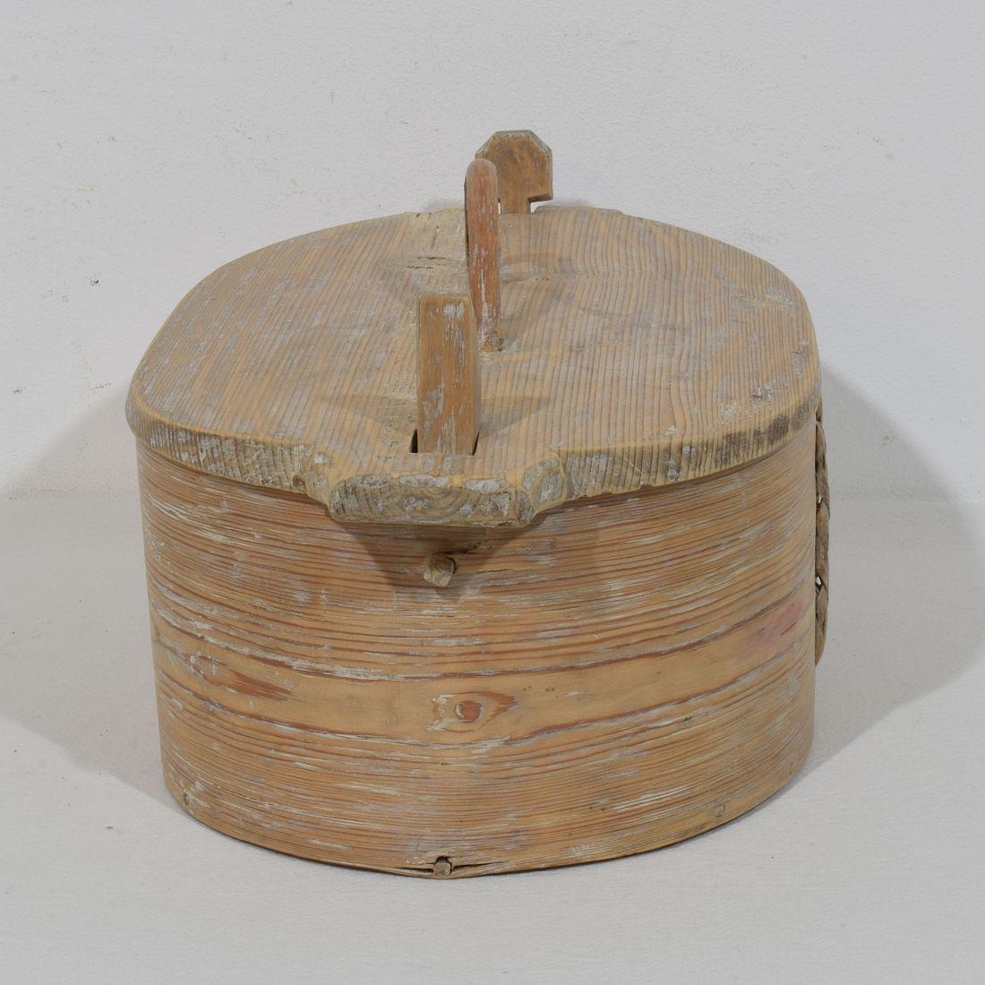 Hand-Crafted 18th Century Swedish Folk Art Bentwood Box For Sale