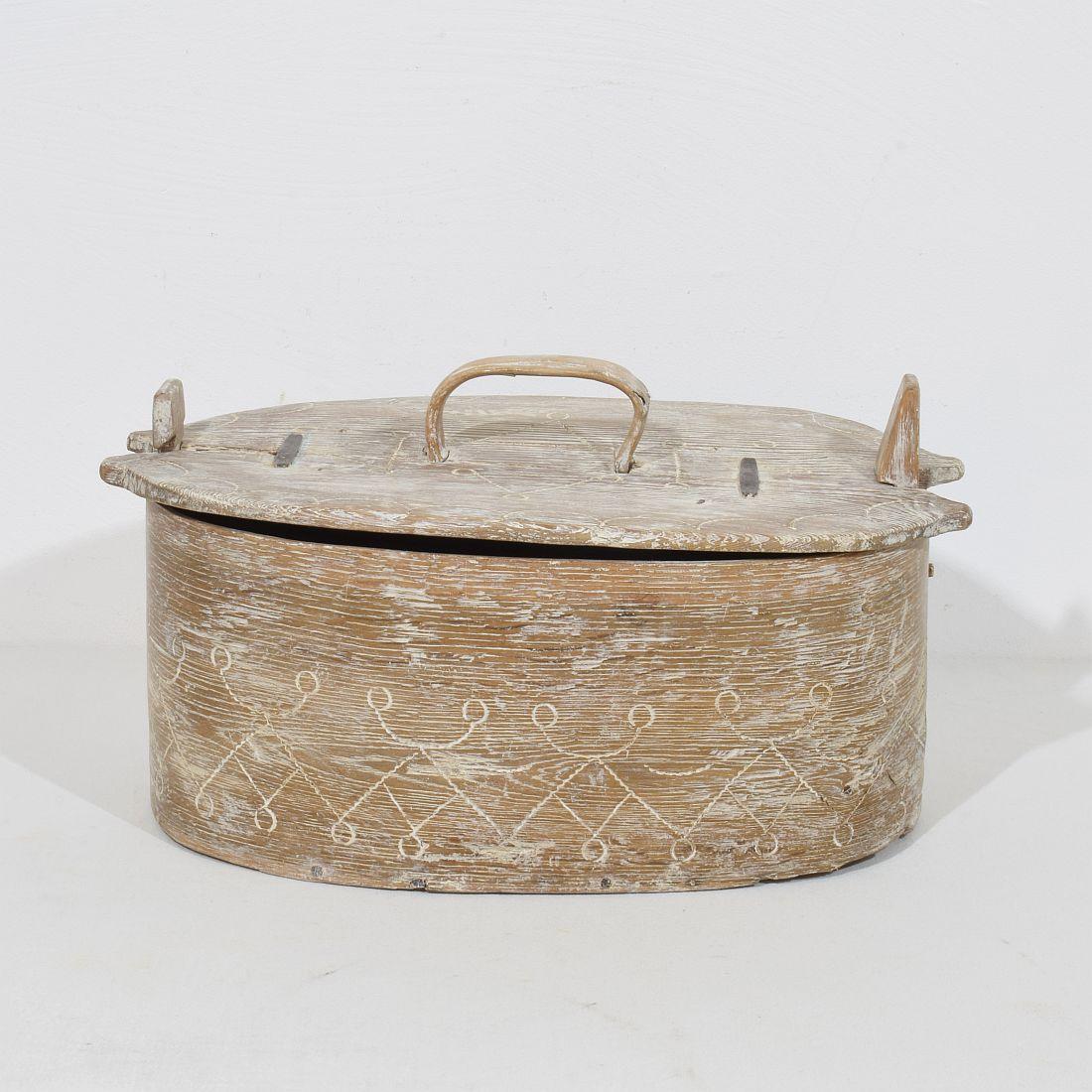 18th Century Swedish Folk Art Bentwood Box In Fair Condition In Buisson, FR
