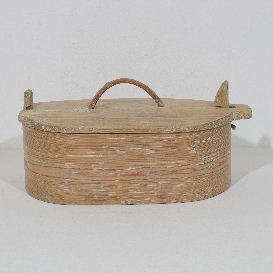 Fait main Boîte d'art populaire suédois du 18ème siècle en bois courbé en vente