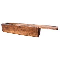 Caja de arte popular sueco del siglo XVIII fechada en 1752 con tapa corredera