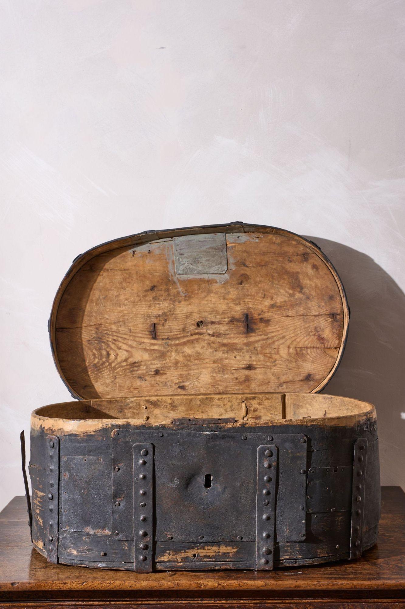 Caja matrimonial de arte popular sueco del siglo XVIII - Oscuro siglo XVIII y antes en venta
