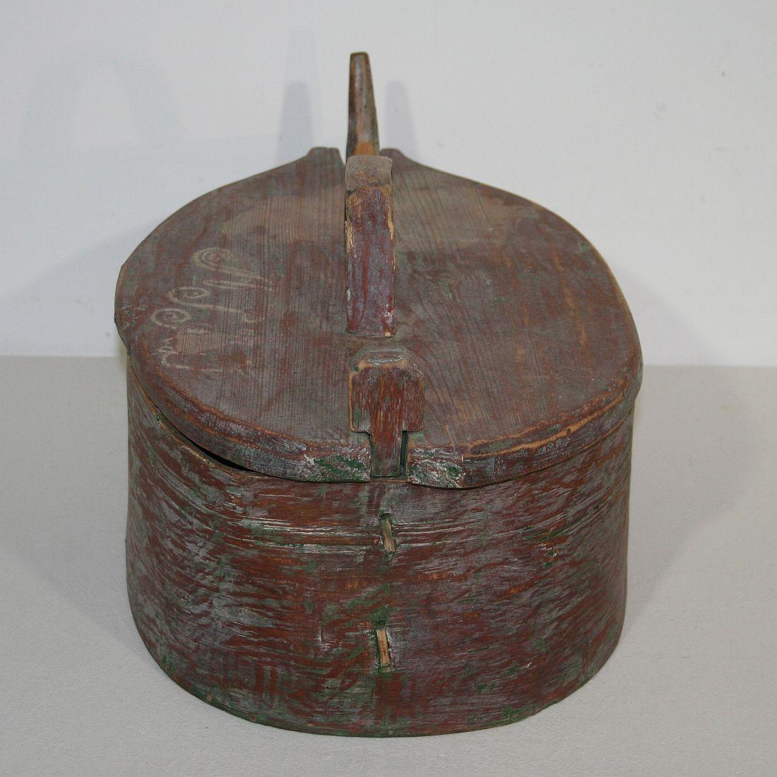 18th Century Swedish Folk Art Painted Bentwood Box In Good Condition In Buisson, FR