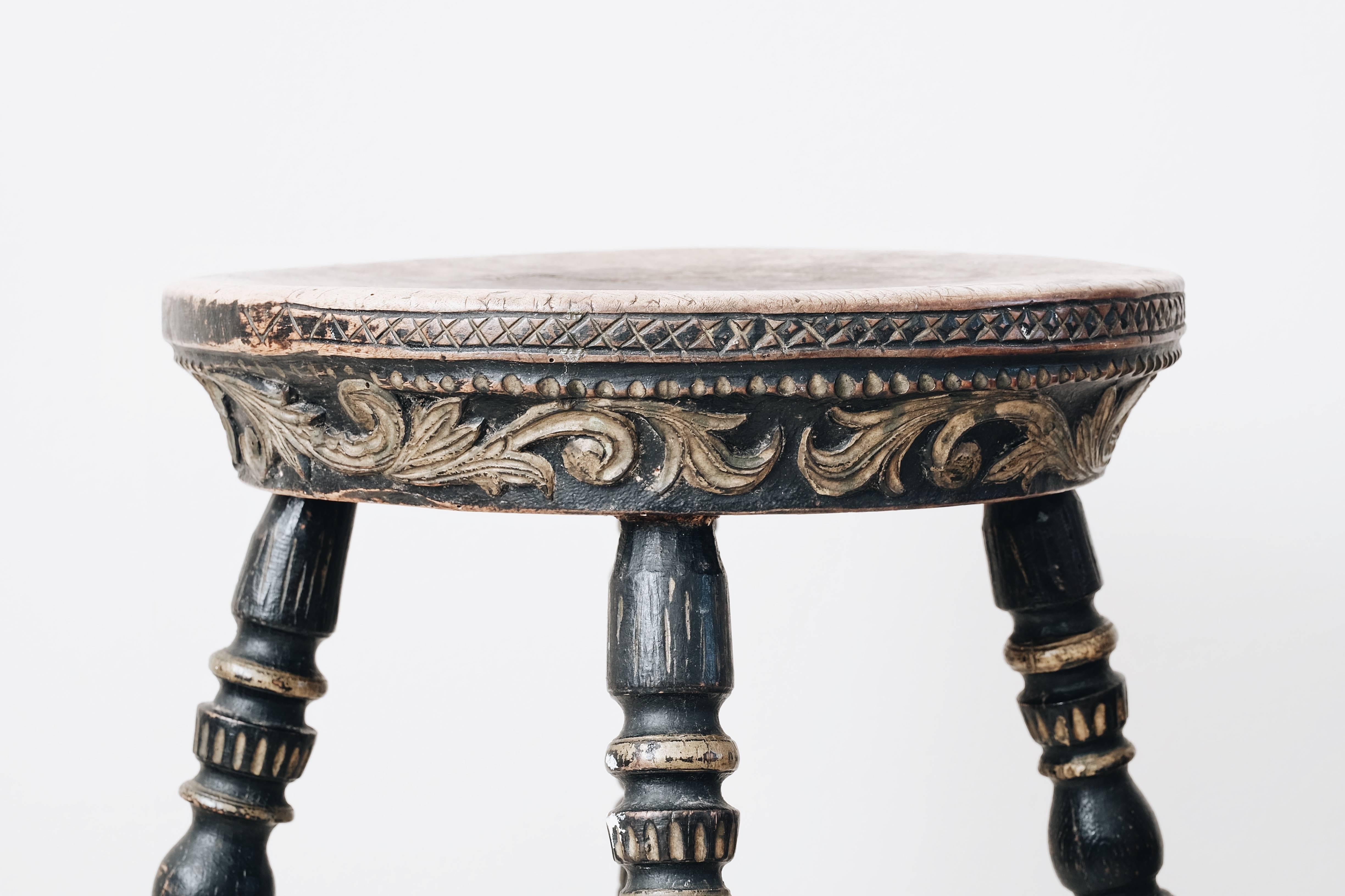 18th Century Swedish Folk Art Stool In Good Condition In Allerum, SE
