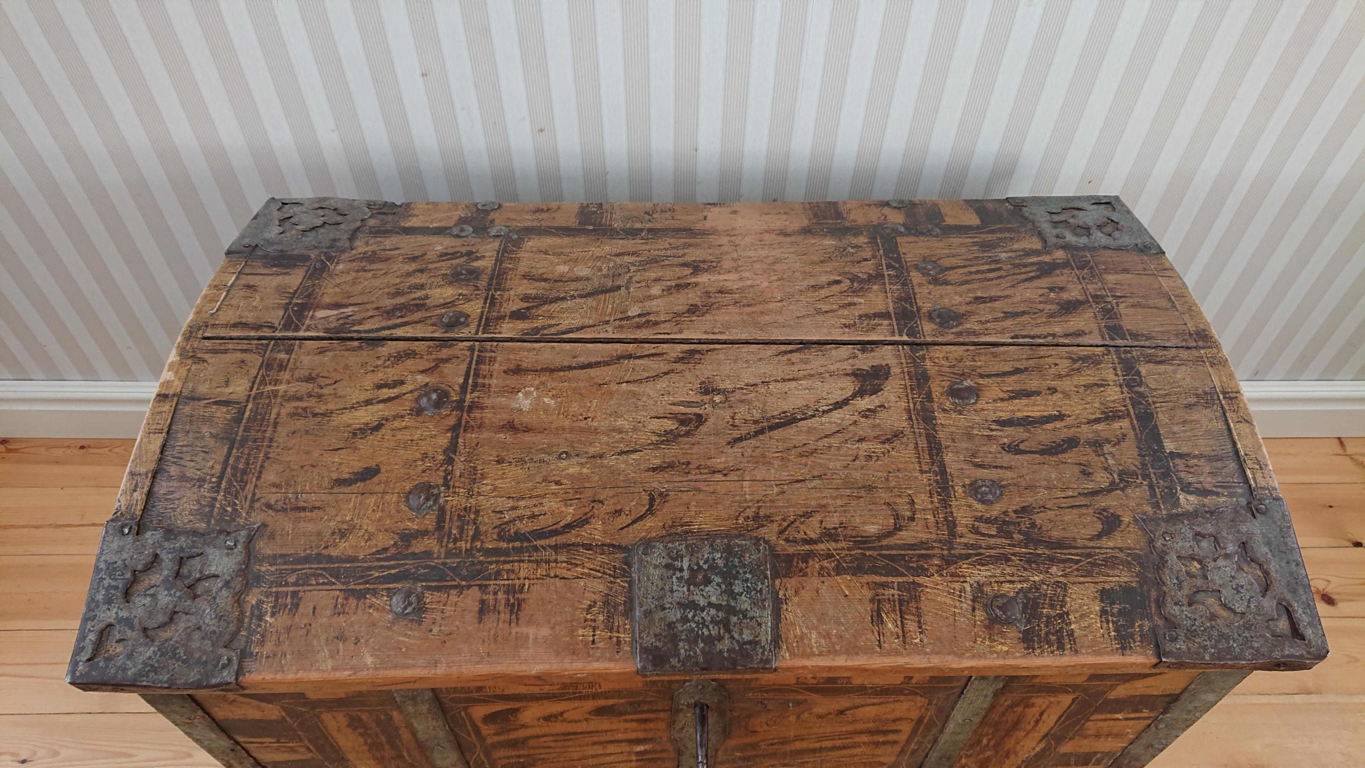 18th Century Swedish antique rustique Chest from Boden Norrbotten, Northern Sweden.
The chest has untouched original paint.
The trunk was dated 1799 to celebrate a birthday ,and the name of the honoree are painted on the mid of the lid inside.
Such