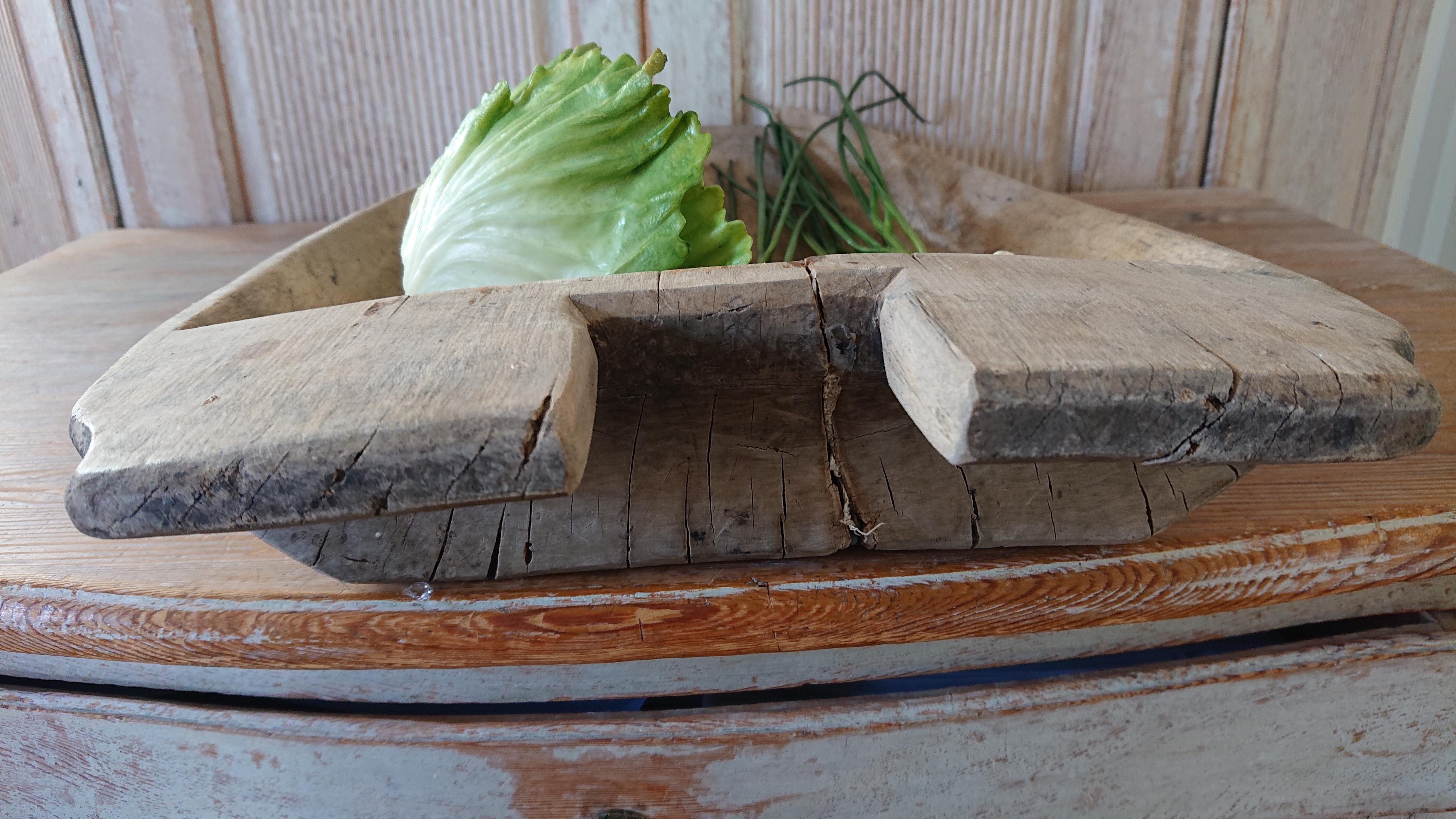 18th Century Swedish Folk Art Wooden Cheese Board from Northern Sweden In Good Condition For Sale In Boden, SE