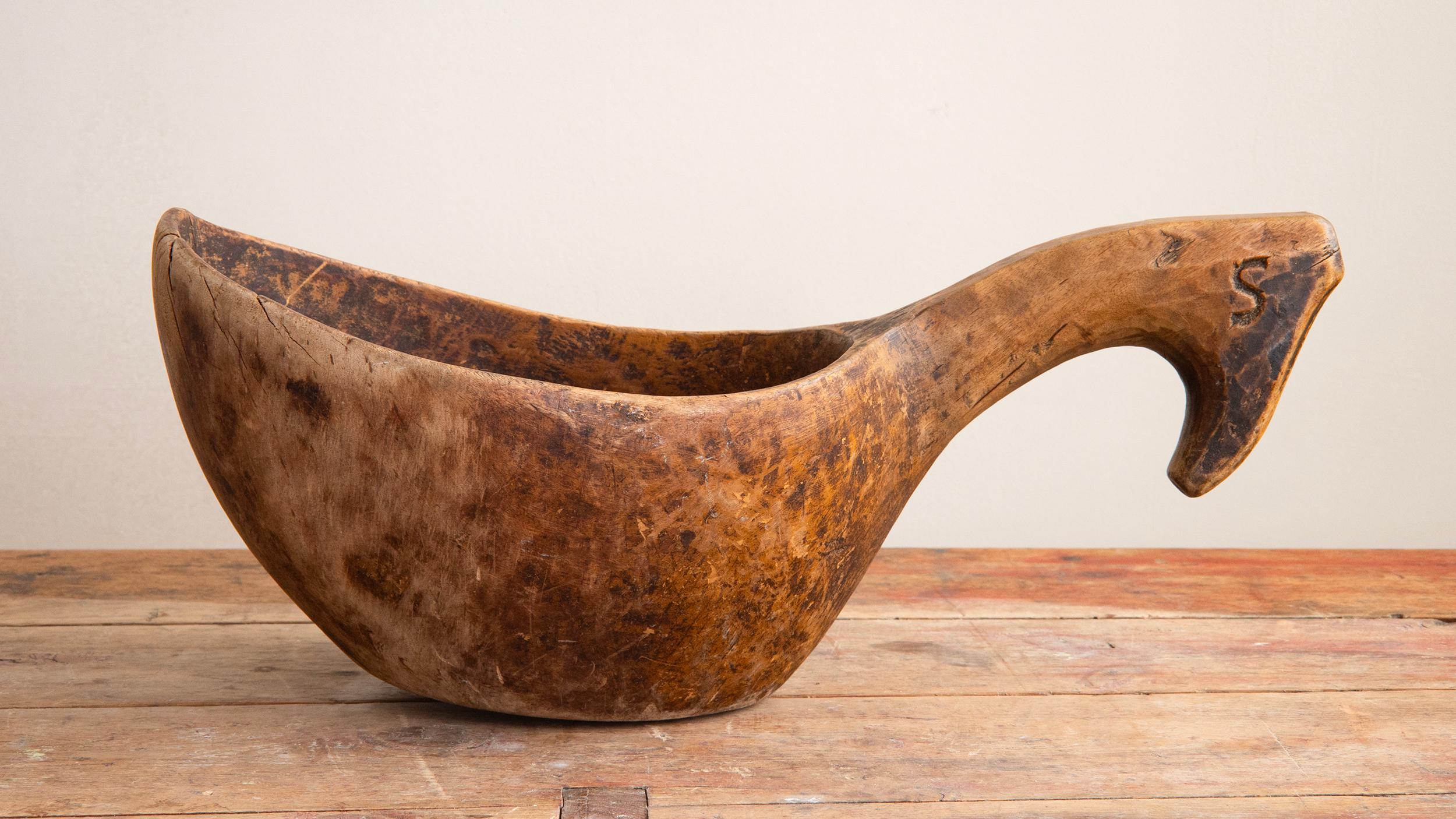 Cuenco de madera para beber de arte popular sueco del siglo XVIII siglo XVIII y antes en venta