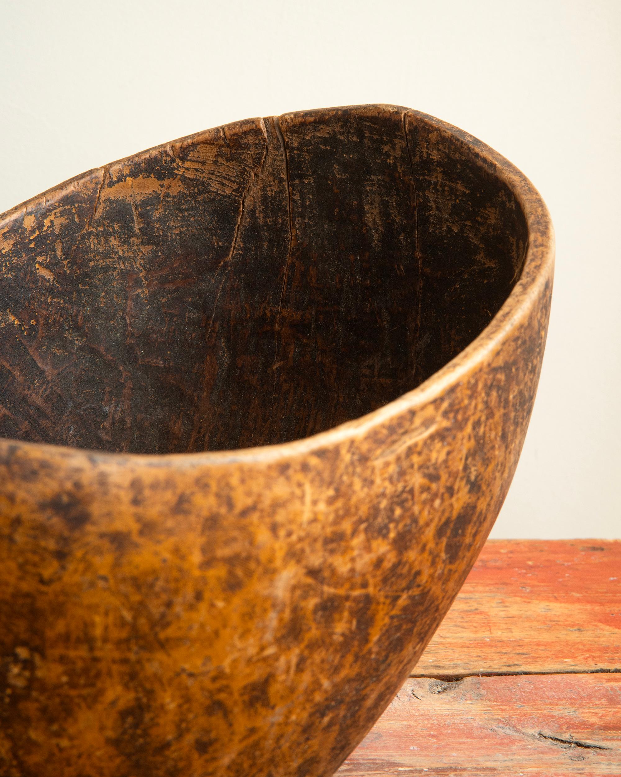 Cuenco de madera para beber de arte popular sueco del siglo XVIII Madera en venta