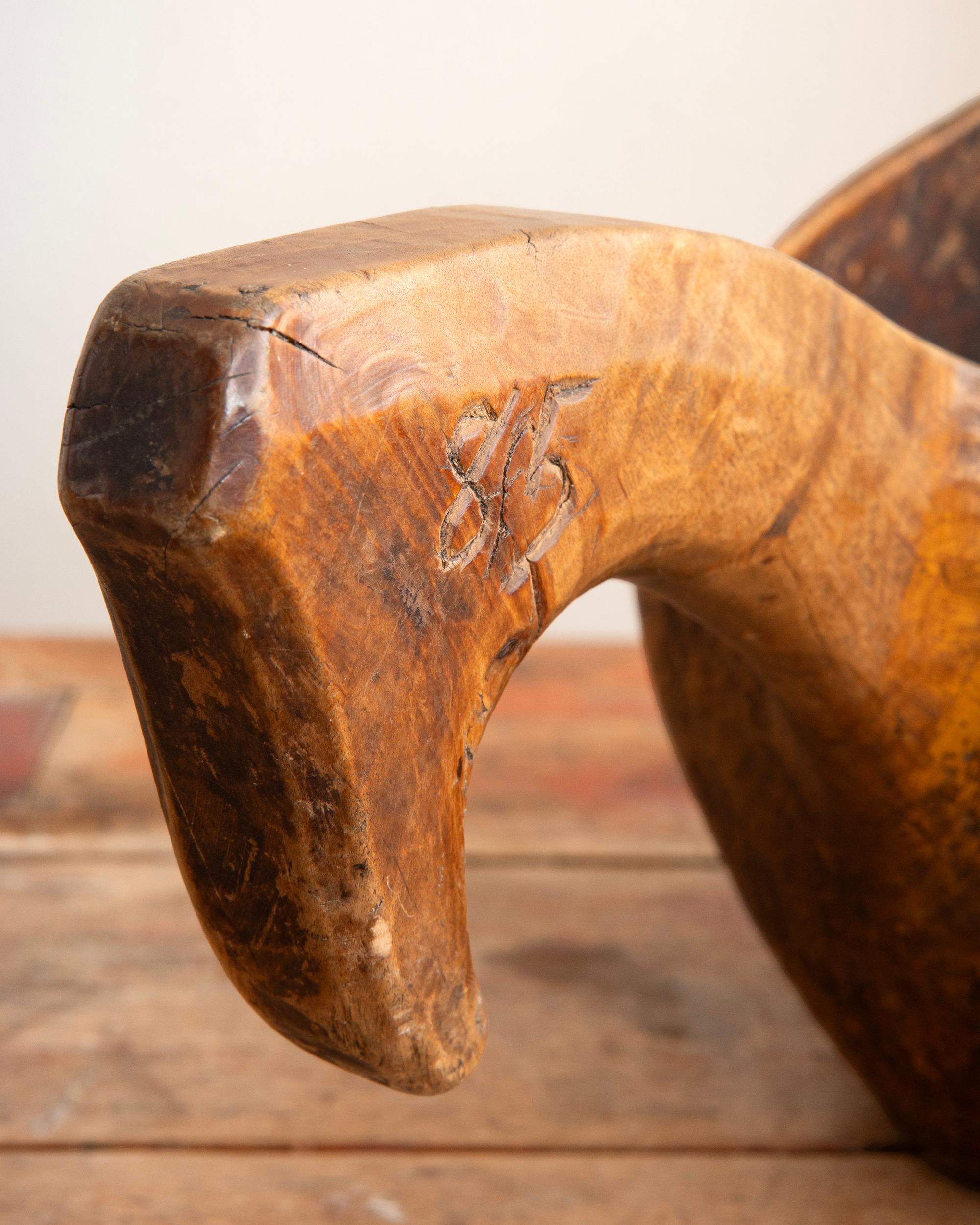 Cuenco de madera para beber de arte popular sueco del siglo XVIII en venta 1