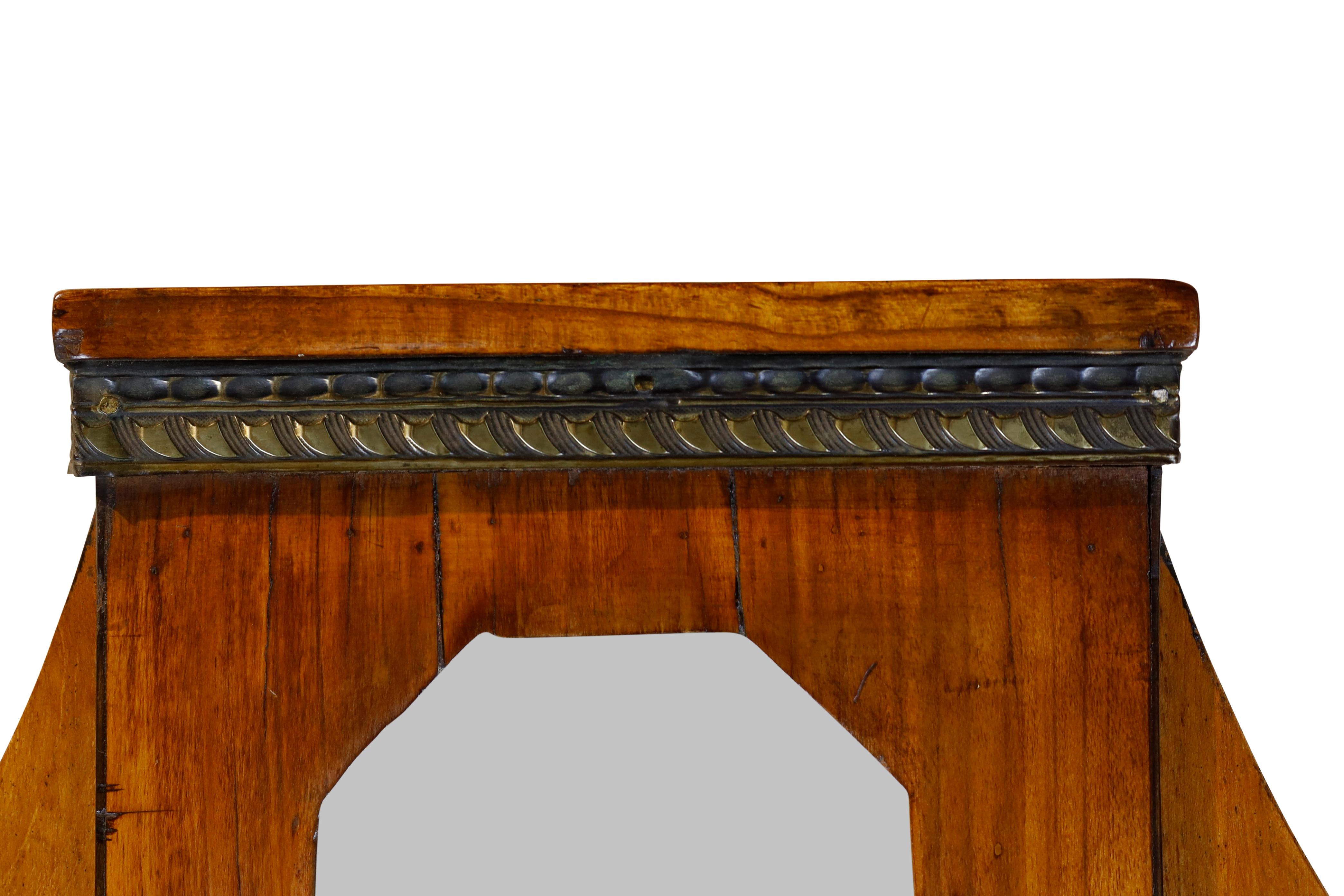 Specchio svedese in legno di frutta del XVIII secolo In condizioni ottime in vendita a Woodbury, CT
