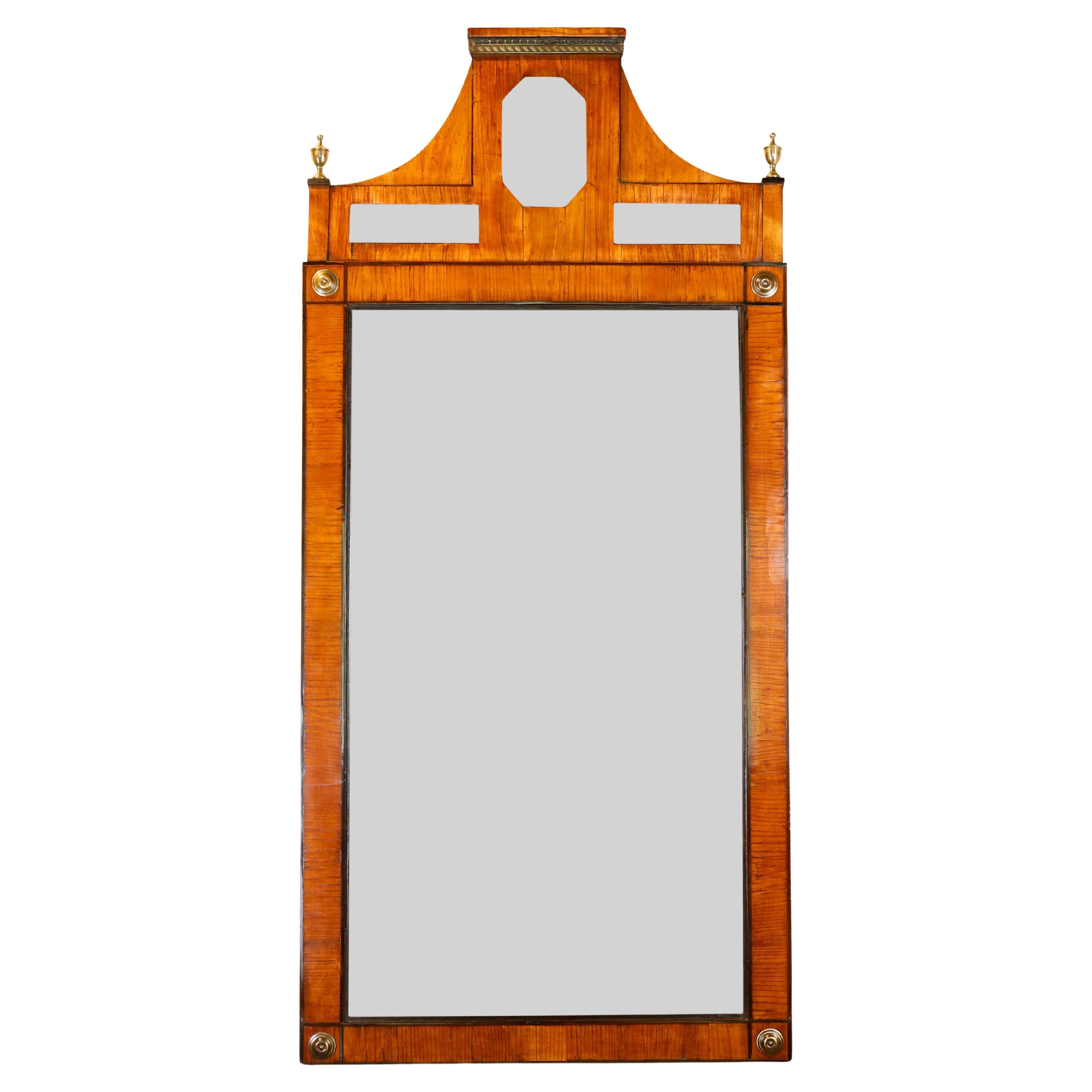 Miroir suédois en bois fruitier du XVIIIe siècle