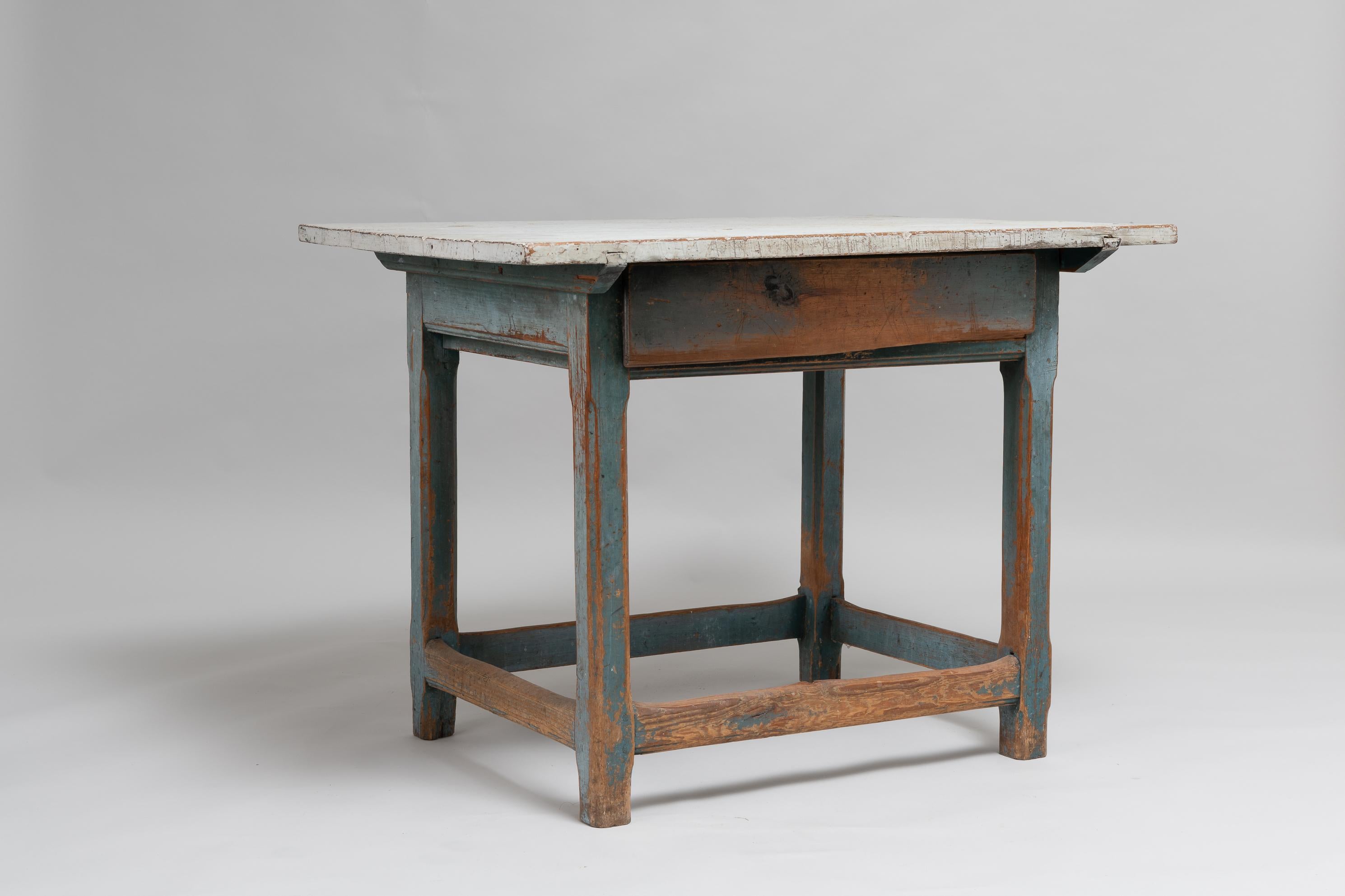 18th Century Swedish Genuine Baroque Country Table In Good Condition For Sale In Kramfors, SE