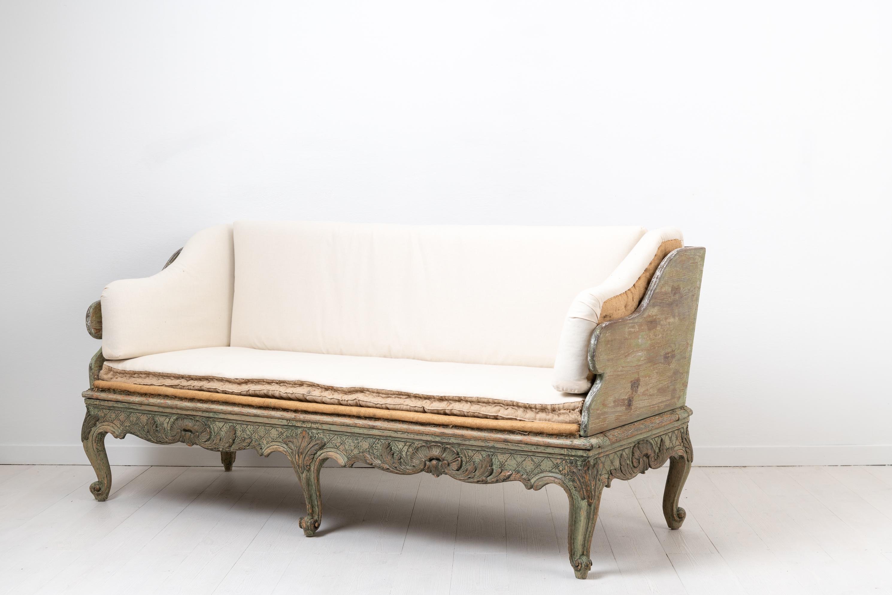 18th Century Swedish Green and White Rococo Sofa In Good Condition In Kramfors, SE