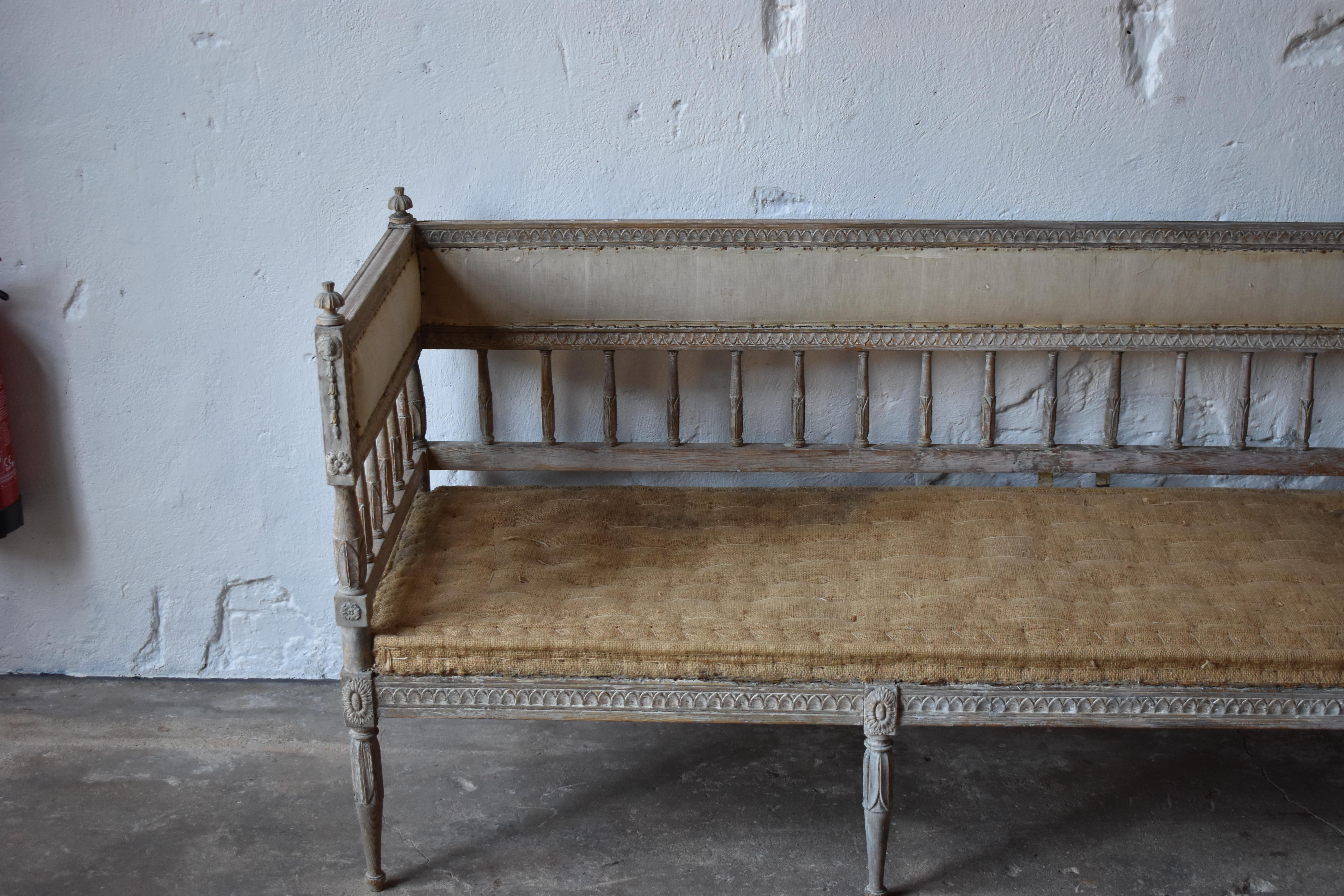 Hand-Carved 18th Century Swedish Gustavian 8-Legged Sofa For Sale
