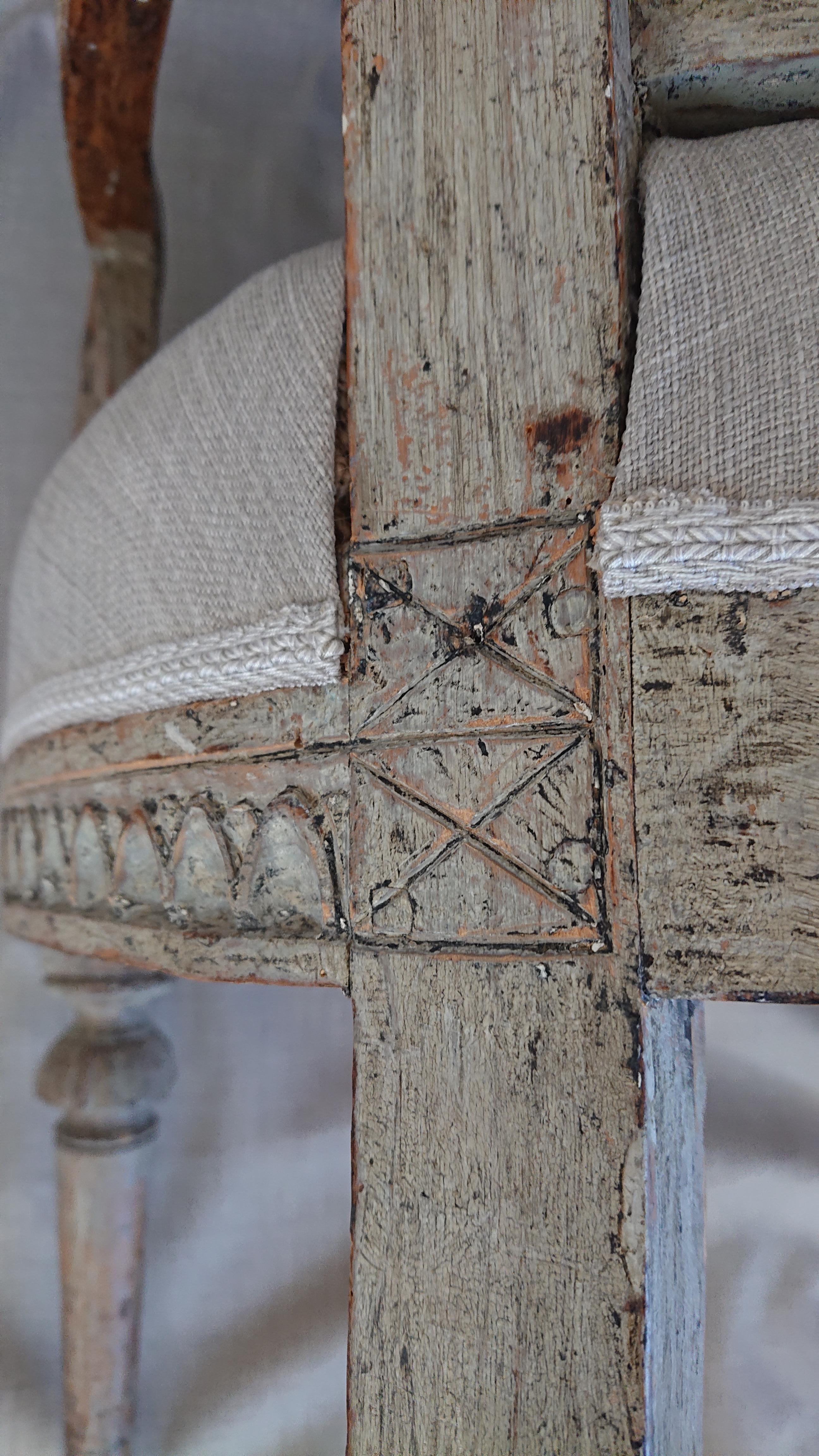 Sillón Gustaviano Sueco del Siglo XVIII con Pintura Original en venta 9
