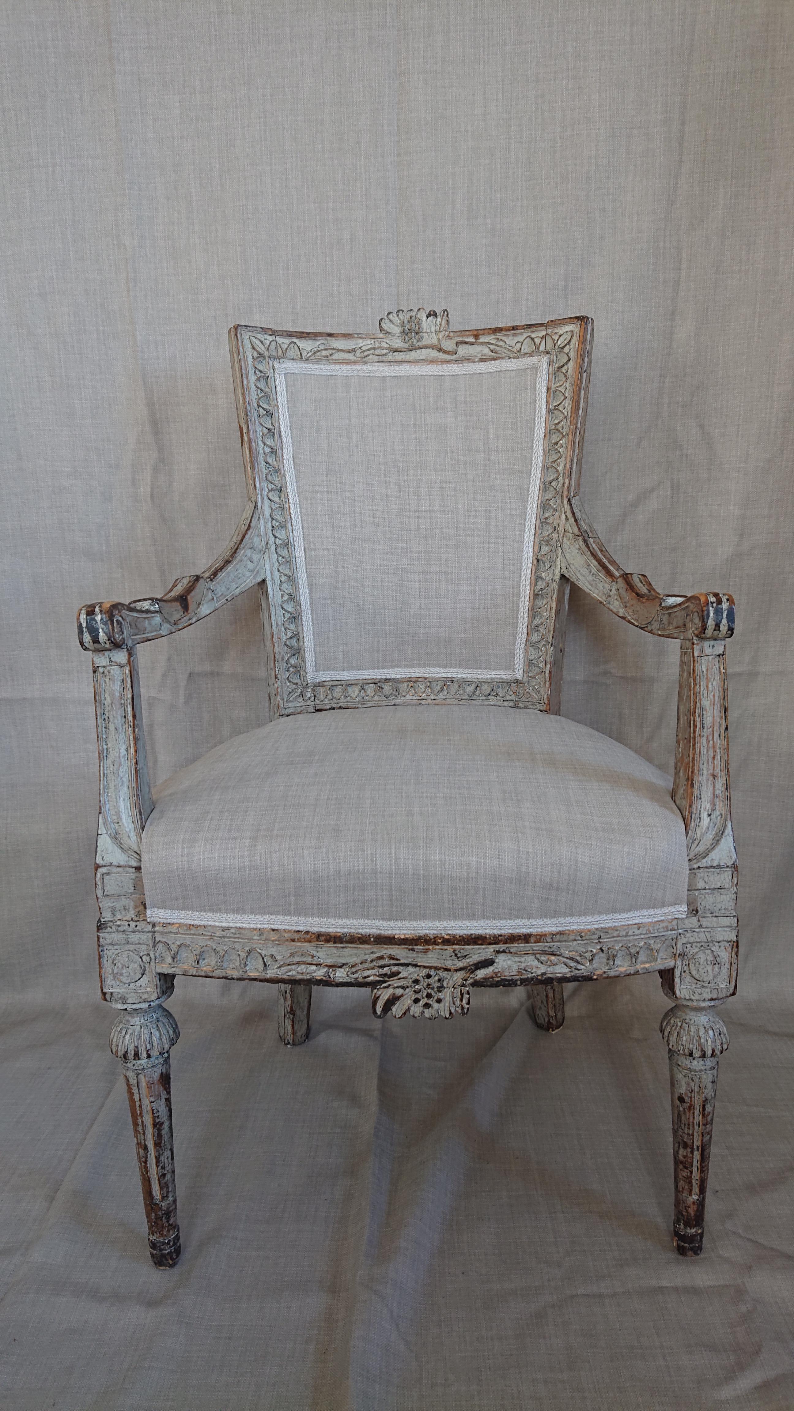 18th Century Swedish Gustavian armchair from Lindome, Southern Sweden.
A beautiful well carved chair with nice details & in form of flowers & leaves .
Handscraped to its well preserved original color.
The chair is upholstered in a classic