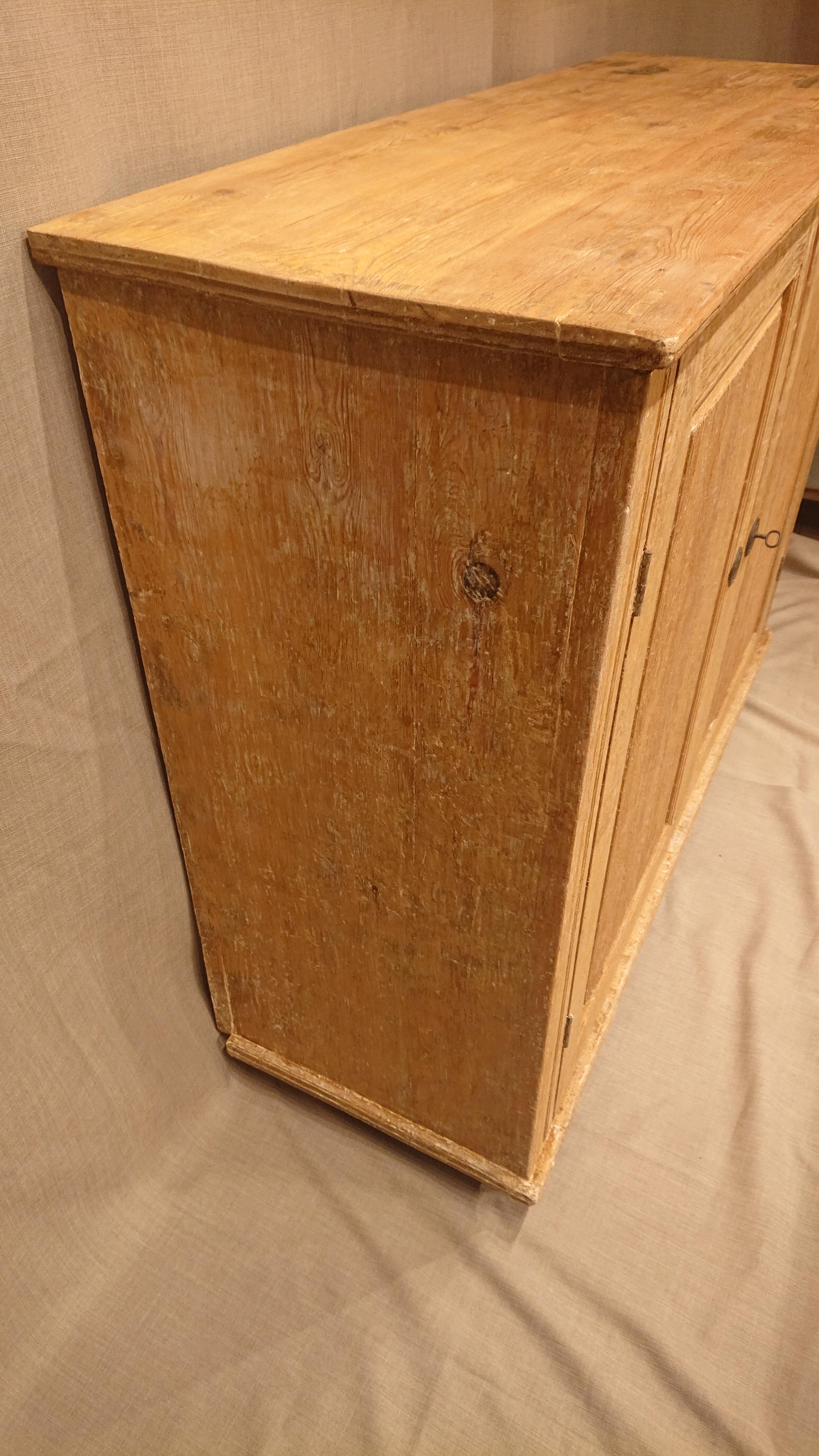 18th Century Swedish Gustavian Buffet with Original Paint For Sale 1