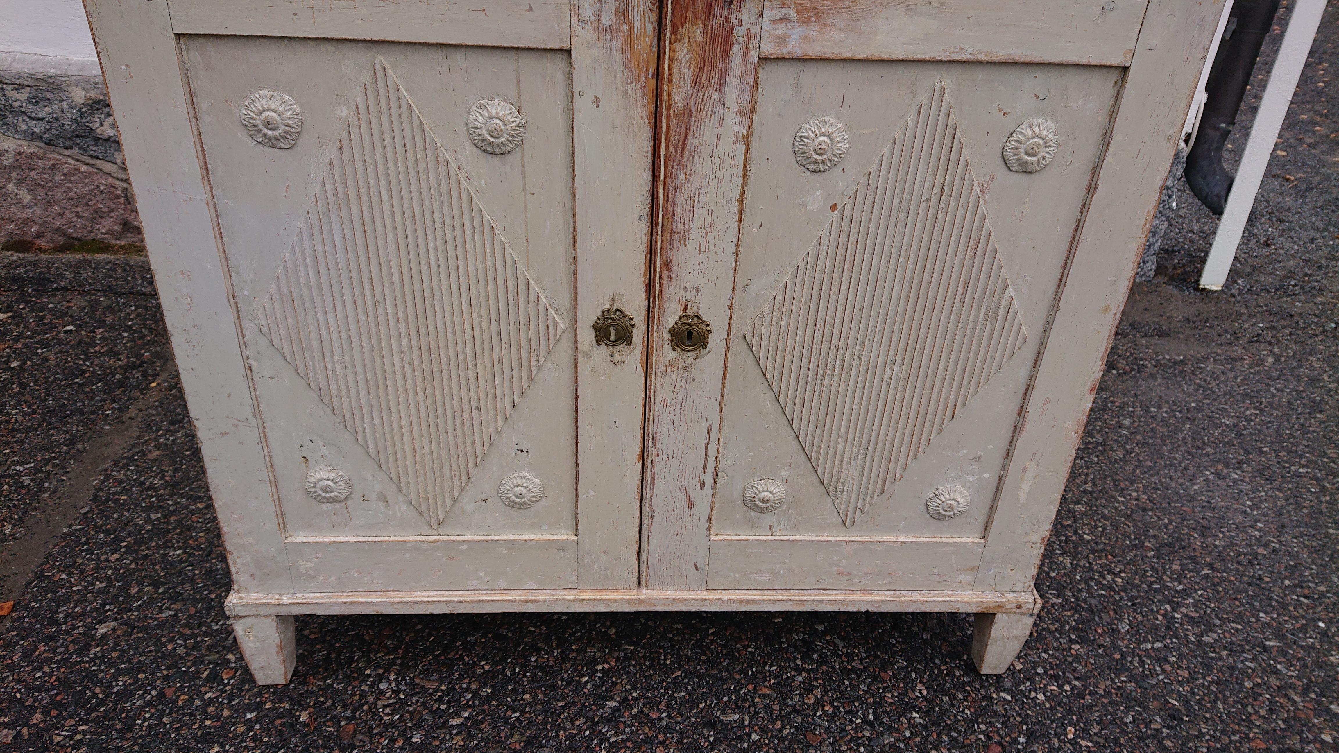 18th Century Swedish Gustavian Buffet with Original Paint For Sale 6