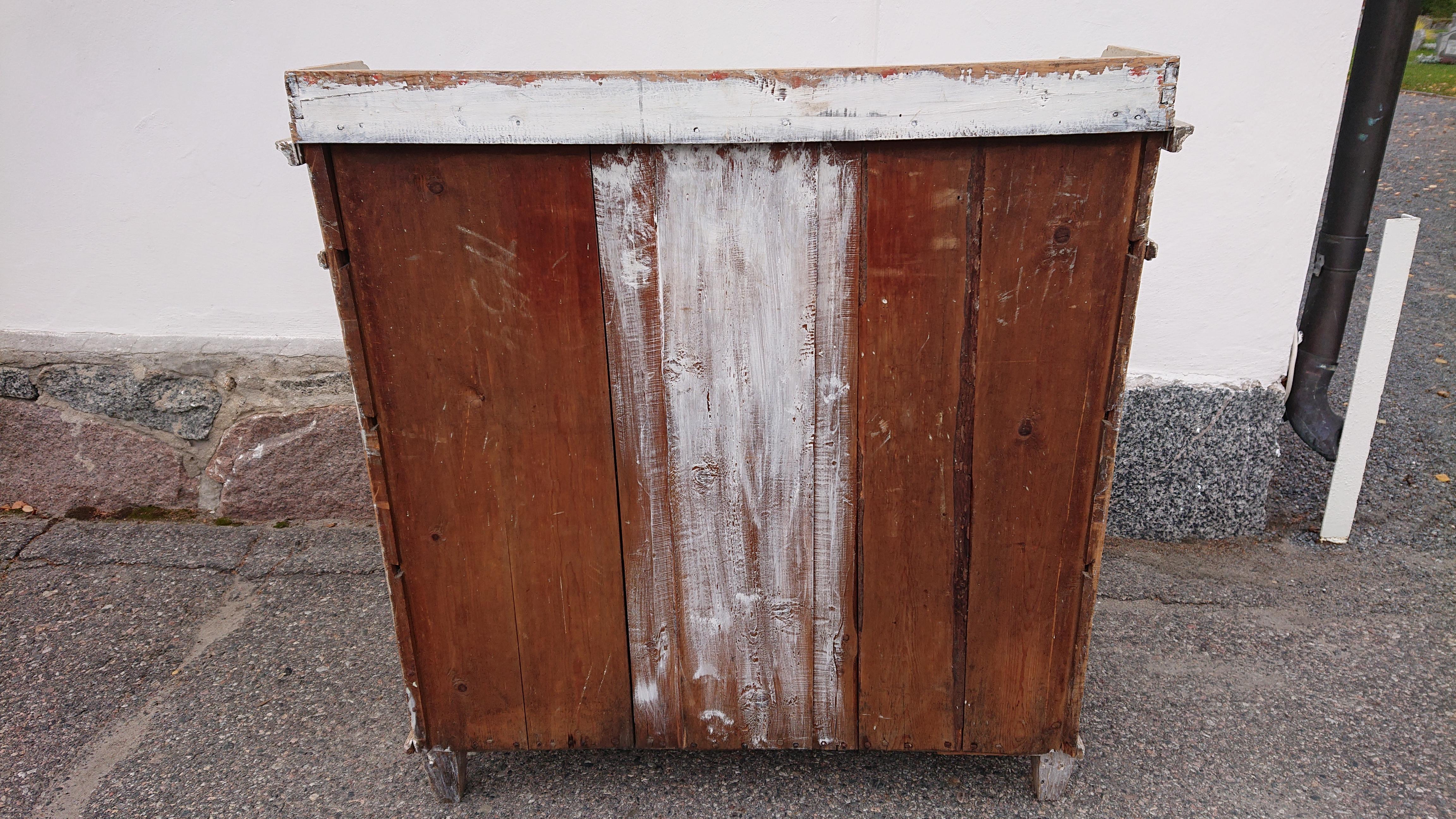 18th Century Swedish Gustavian Buffet with Original Paint 12
