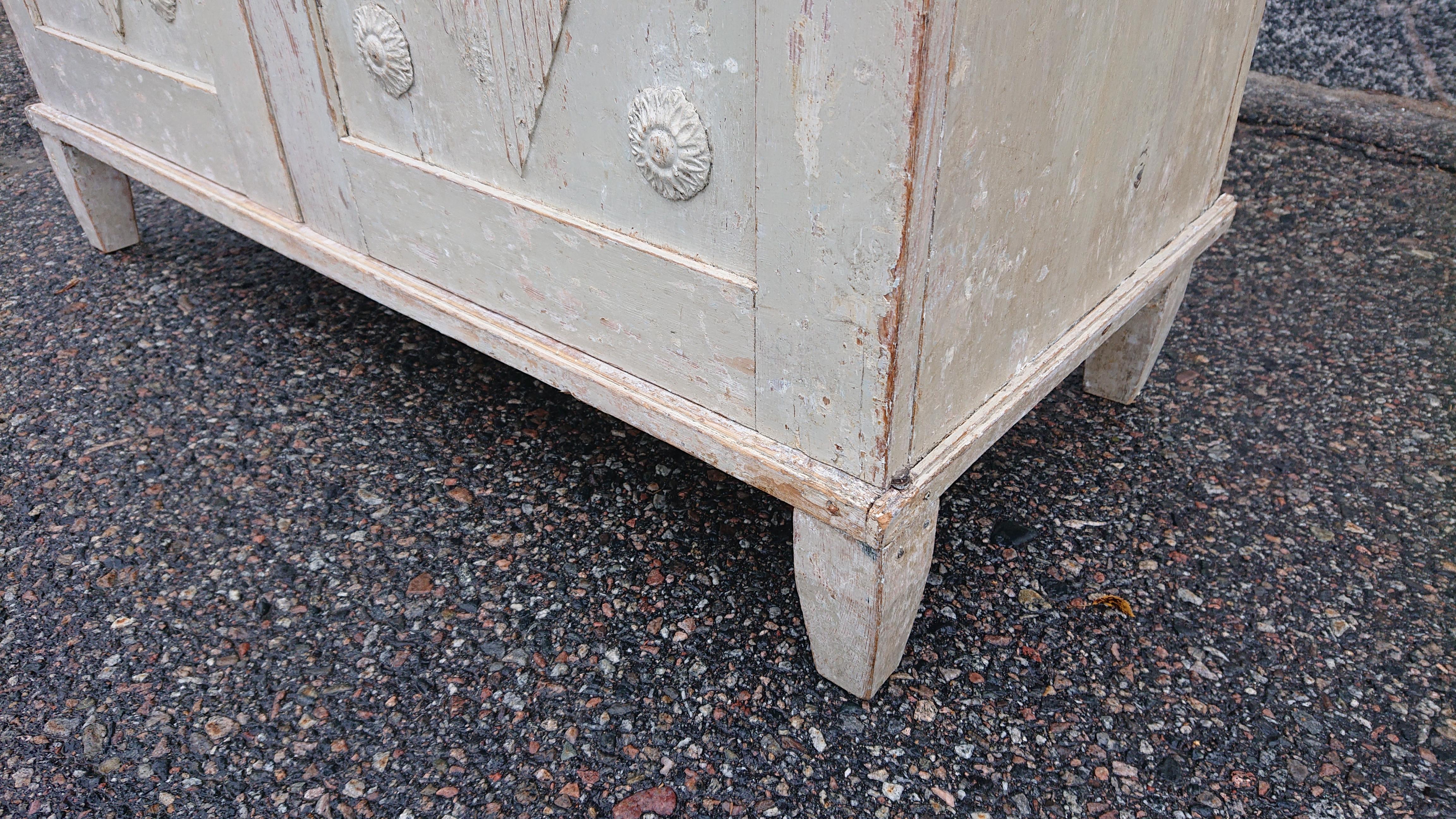 18th Century Swedish Gustavian Buffet with Original Paint For Sale 1