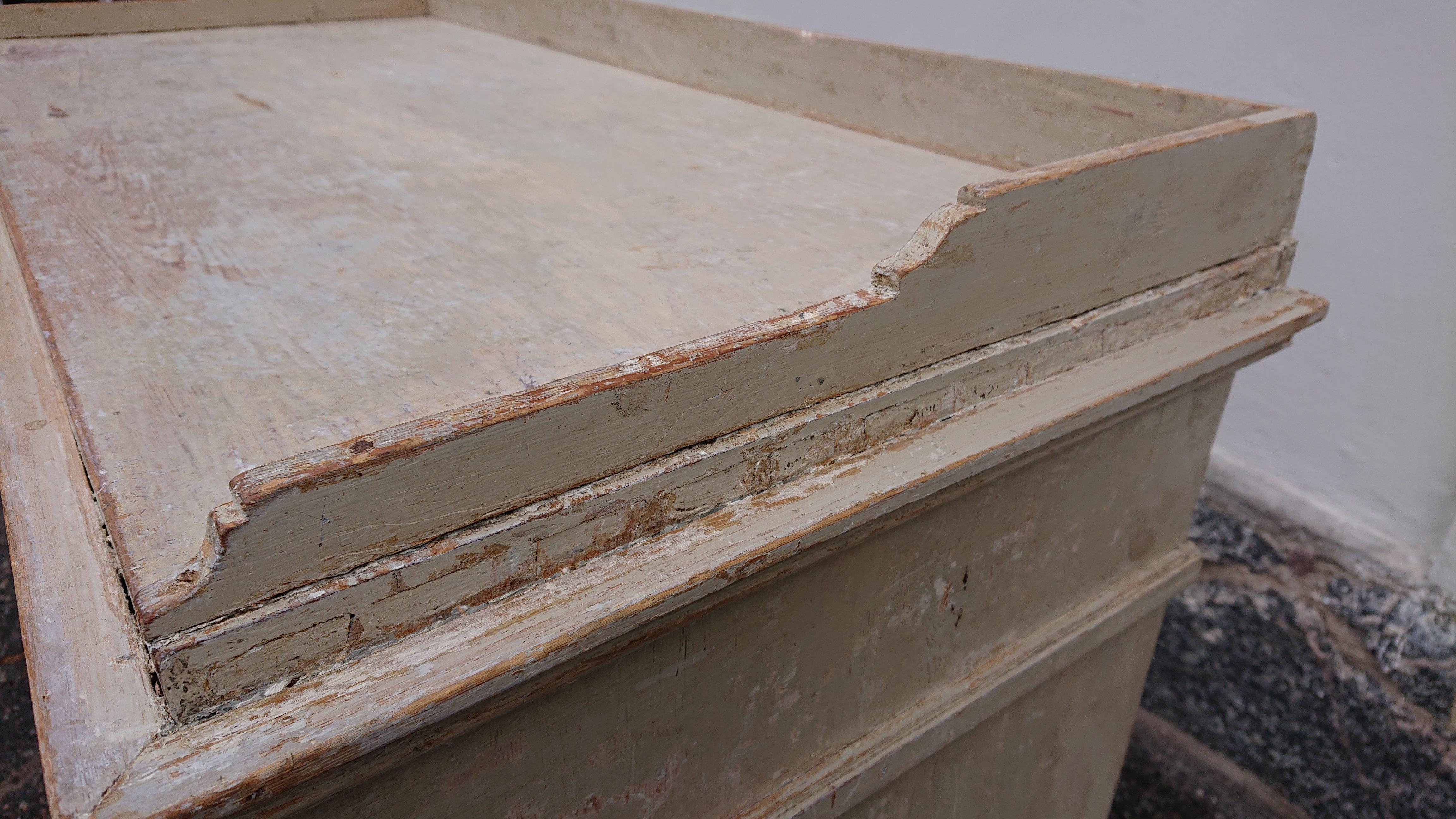 18th Century Swedish Gustavian Buffet with Original Paint 3