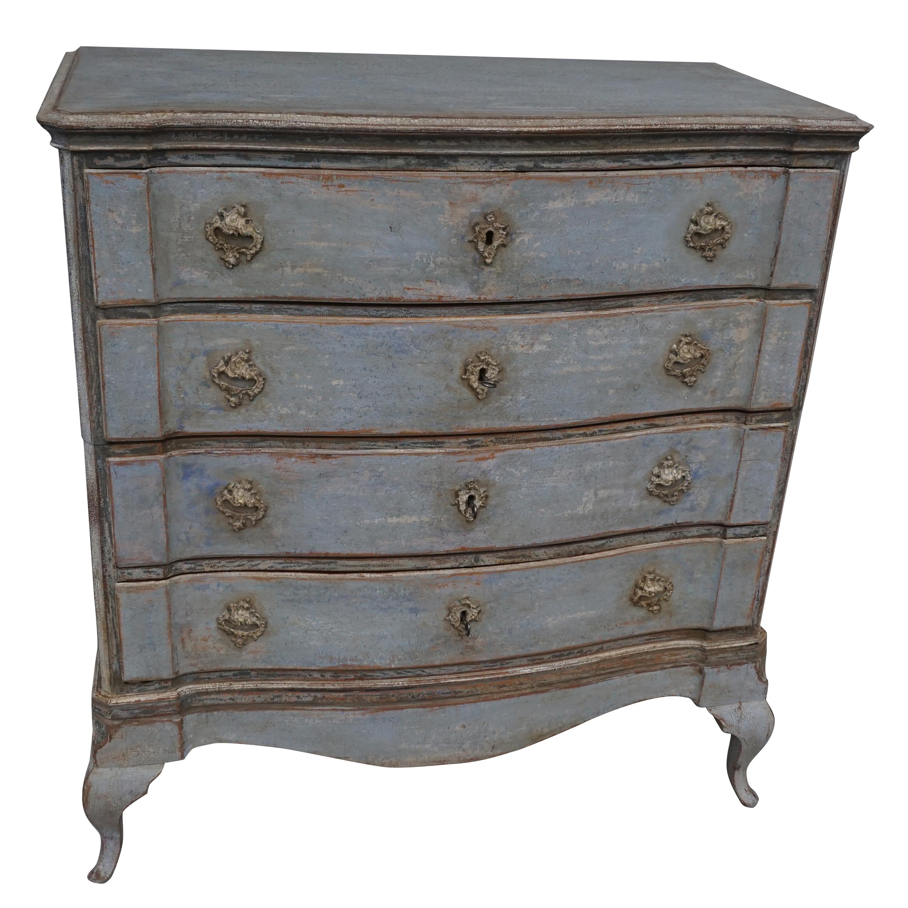 An antique Swedish Gustavian chest of drawers with four drawers and original hardware. The chest has been retouched with a blue grey finish and is made of hand carved oakwood, shaped front lines and brass hardware, in good condition. Wear consistent