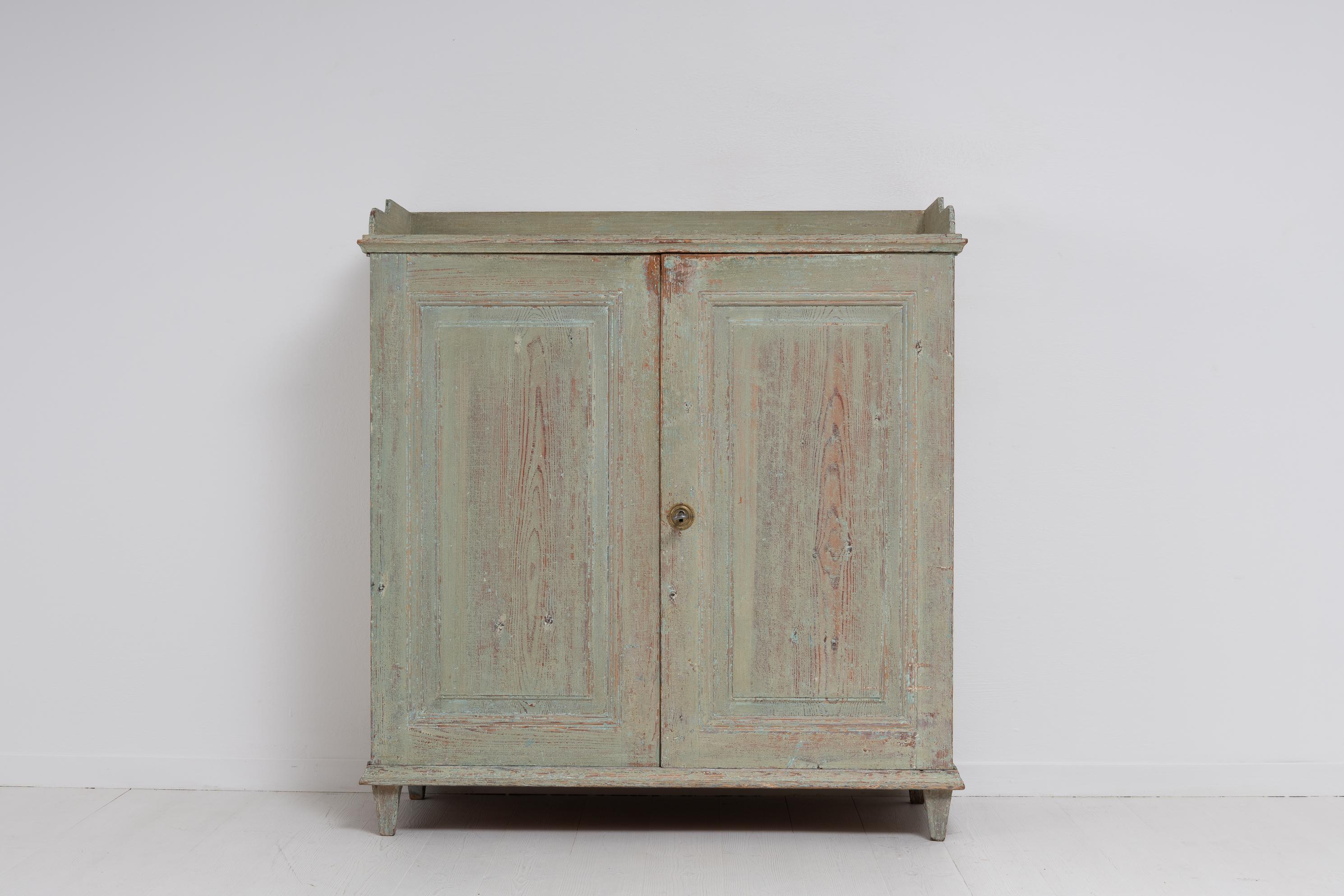 Northern Swedish classic straight gustavian sideboard. The sideboard is from the late 1700s to early 1800s, between 1780 and 1810. Made in a classic straight shape typical to the gustavian period with 3 interior drawers and shelves. Dry scraped by