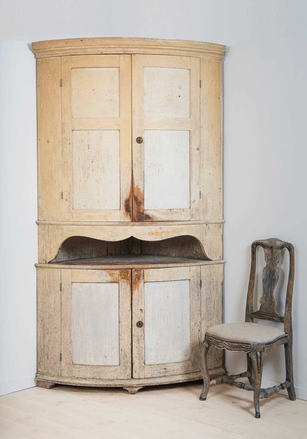 Large Gustavian corner cupboard from Hälsingland. Dry scraped to original paint. Original working lock and key.