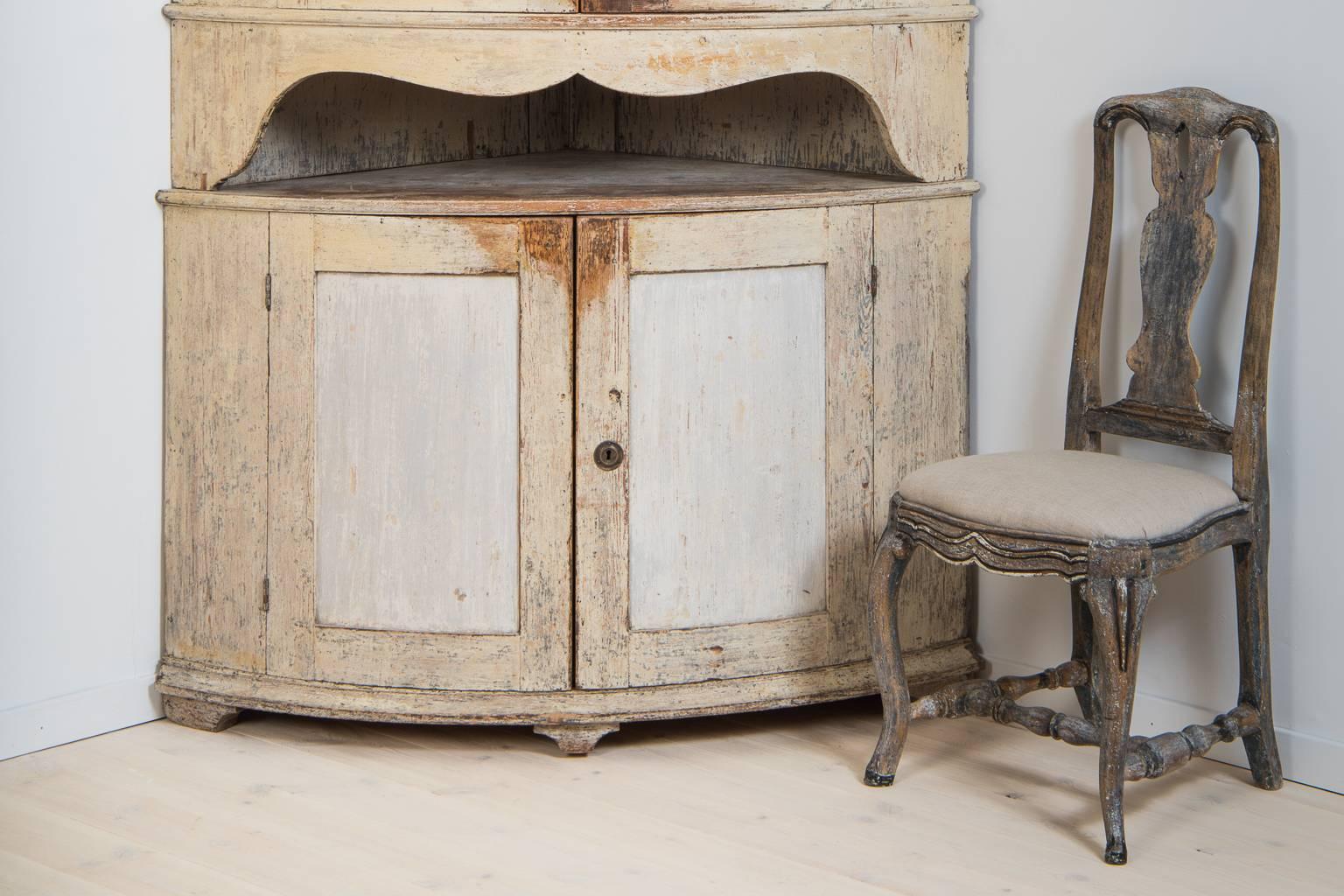 18th Century Swedish Gustavian Corner Cupboard In Good Condition In Kramfors, SE