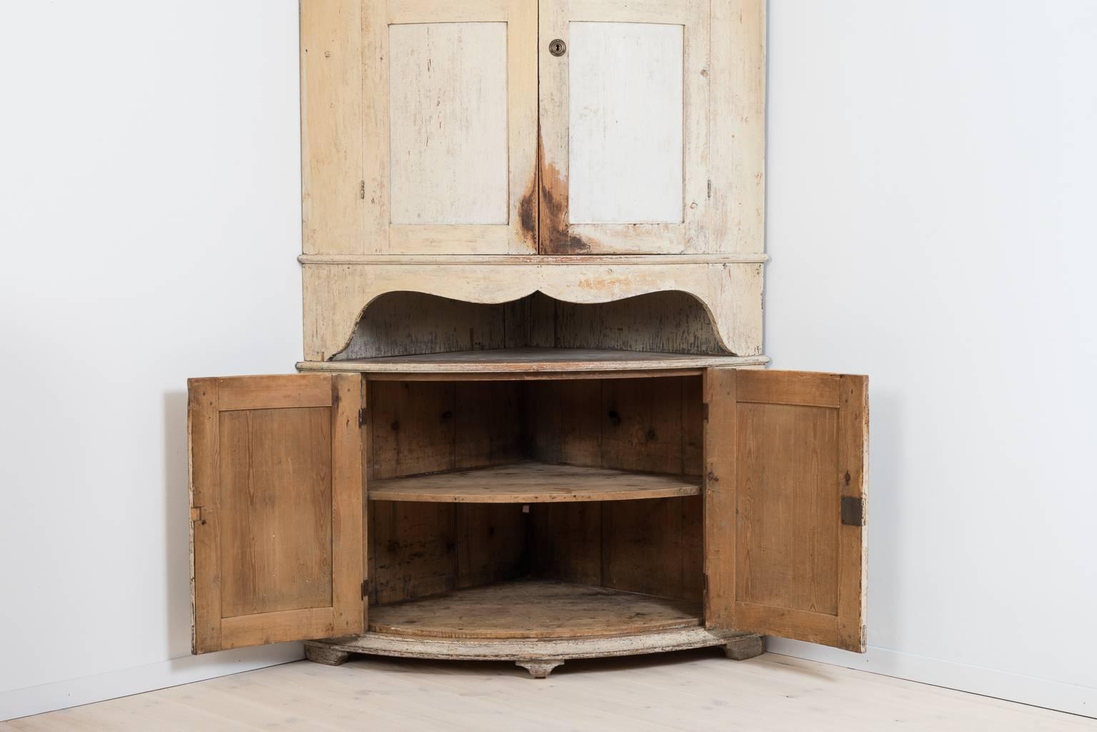 18th Century Swedish Gustavian Corner Cupboard 2