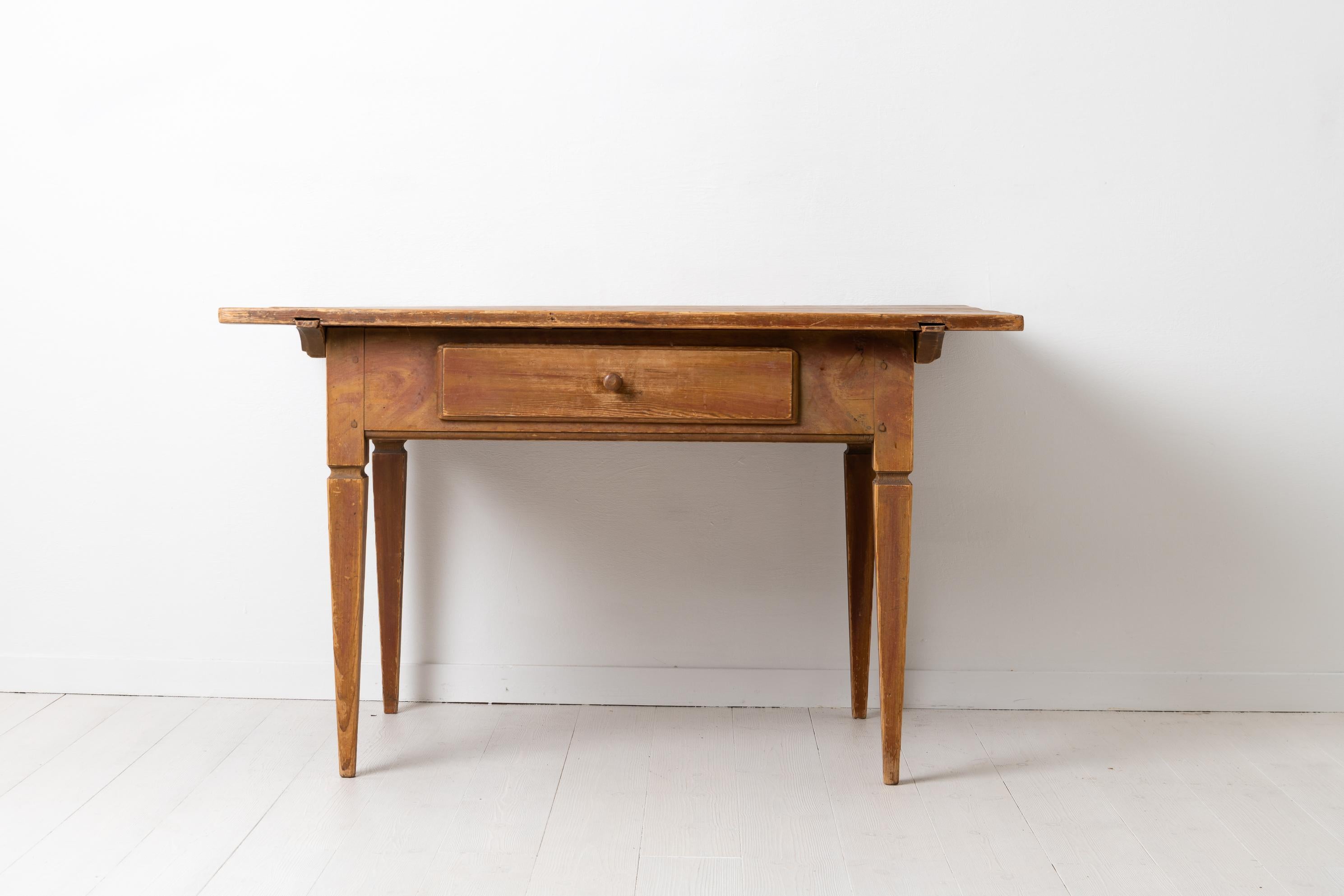 18th Century Swedish Gustavian Country Furniture Table In Good Condition In Kramfors, SE
