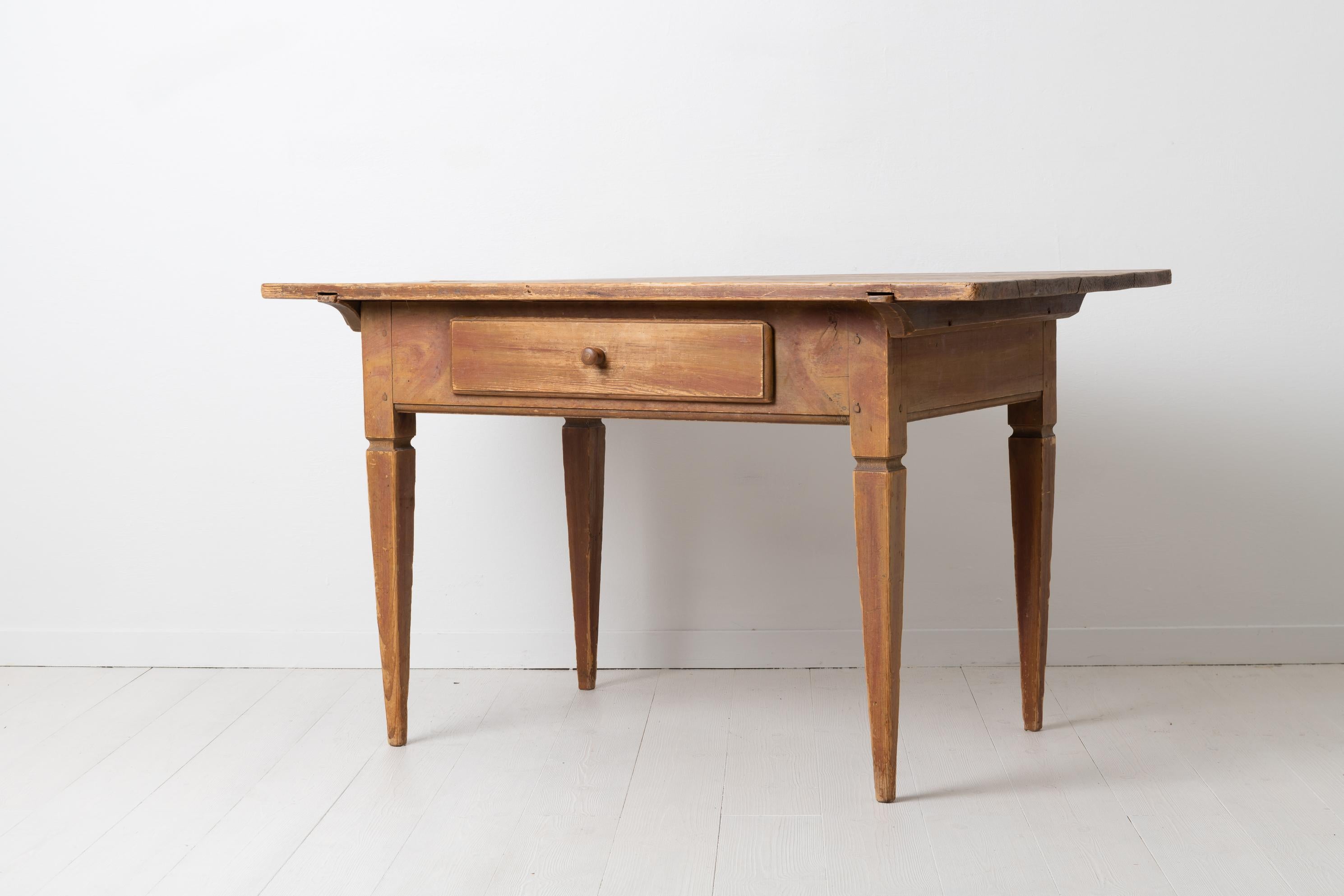 Pine 18th Century Swedish Gustavian Country Furniture Table