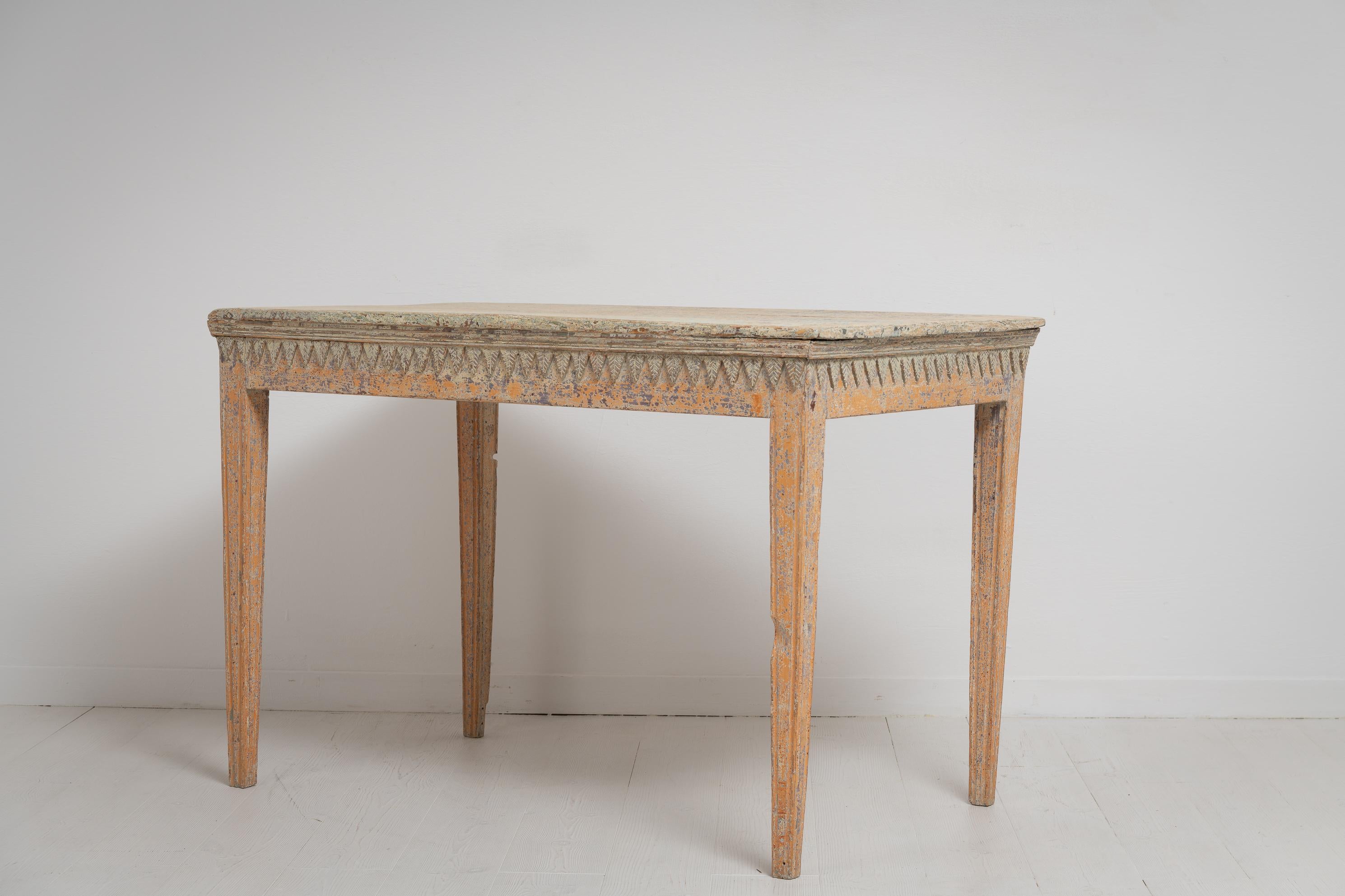 18th Century Swedish Gustavian Country Pine Side Table In Good Condition In Kramfors, SE