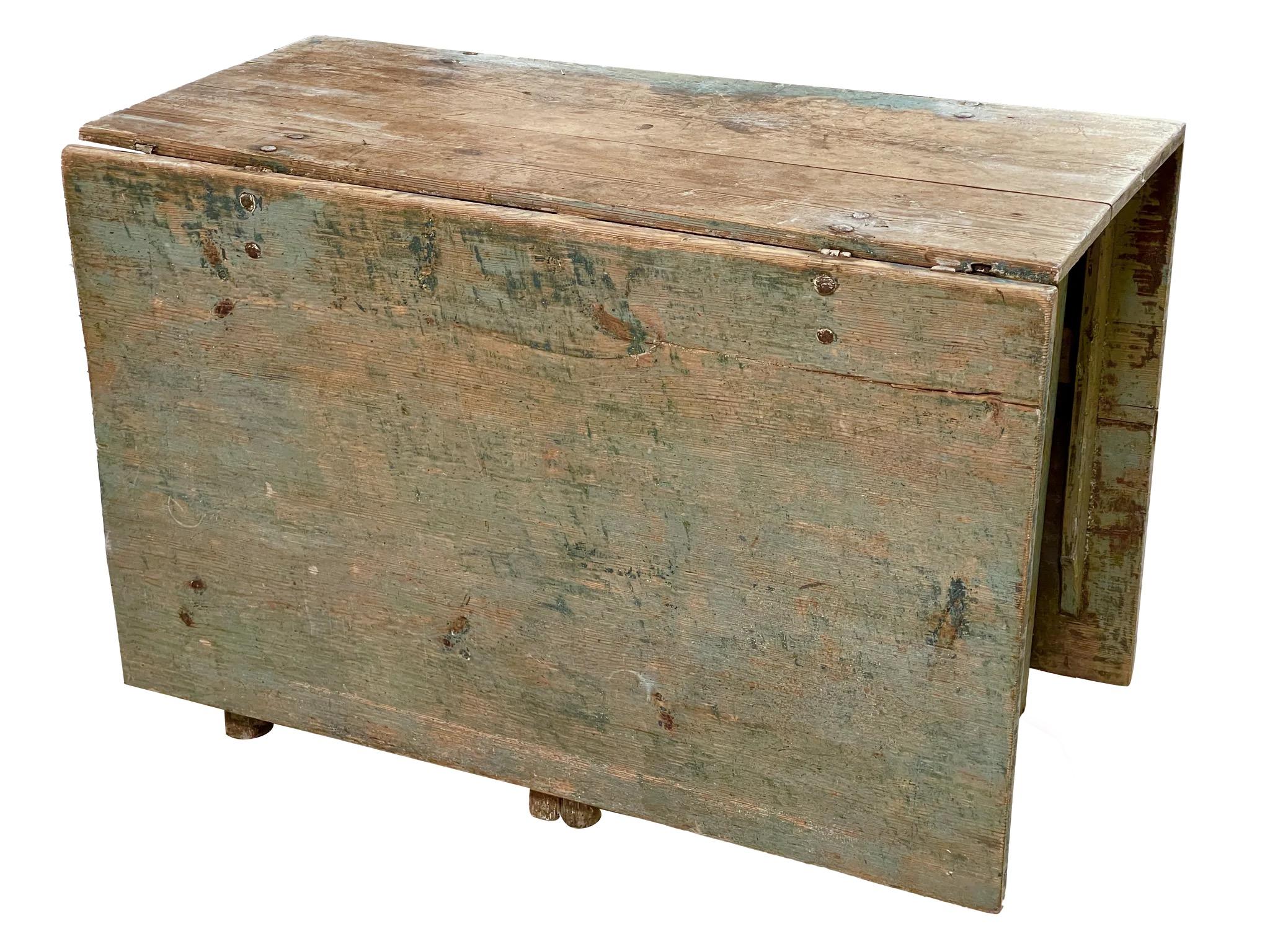 18th Century Swedish Gustavian Drop-Leaf Table In Good Condition In Doylestown, PA